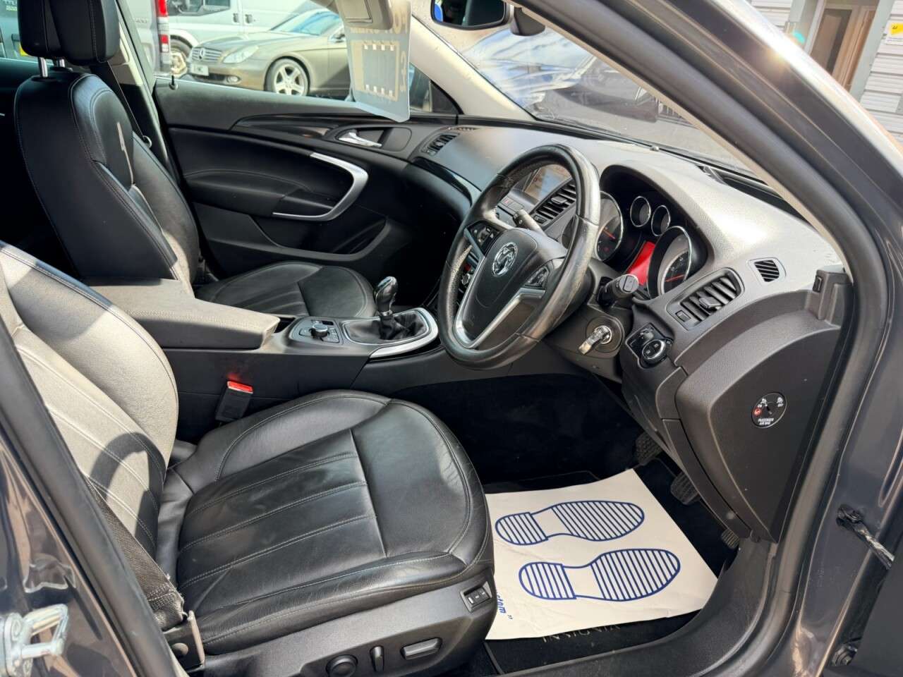 A 2013 VAUXHALL INSIGNIA 2.0 CDTi ecoFLEX Elite Nav Sports Tourer 5dr Diesel Manual Euro 5 (s/s) (16 A 2013 VAUXHALL INSIGNIA 2.0 CDTi ecoFLEX Elite Nav Sports Tourer 5dr Diesel Manual Euro 5 (s/s) (16