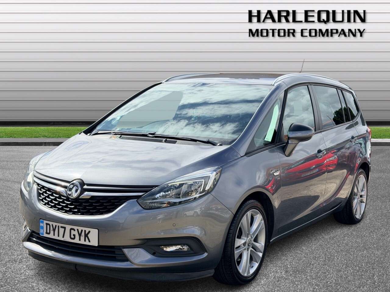 A 2017 VAUXHALL ZAFIRA TOURER 1.4i Turbo SRi MPV 5dr Petrol Manual Euro 6 (140 ps) FULL SERVICE HISTORY 9 A 2017 VAUXHALL ZAFIRA TOURER 1.4i Turbo SRi MPV 5dr Petrol Manual Euro 6 (140 ps) FULL SERVICE HISTORY 9