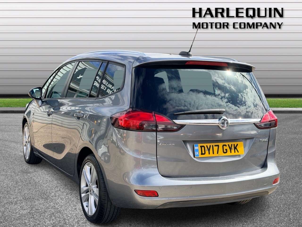 A 2017 VAUXHALL ZAFIRA TOURER 1.4i Turbo SRi MPV 5dr Petrol Manual Euro 6 (140 ps) FULL SERVICE HISTORY 9 A 2017 VAUXHALL ZAFIRA TOURER 1.4i Turbo SRi MPV 5dr Petrol Manual Euro 6 (140 ps) FULL SERVICE HISTORY 9