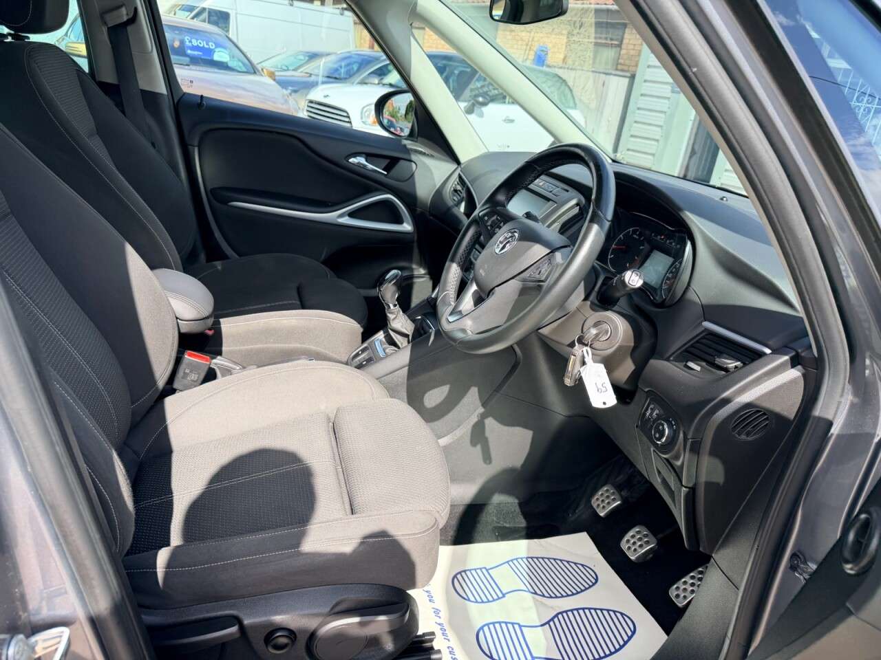 A 2017 VAUXHALL ZAFIRA TOURER 1.4i Turbo SRi MPV 5dr Petrol Manual Euro 6 (140 ps) FULL SERVICE HISTORY 9 A 2017 VAUXHALL ZAFIRA TOURER 1.4i Turbo SRi MPV 5dr Petrol Manual Euro 6 (140 ps) FULL SERVICE HISTORY 9