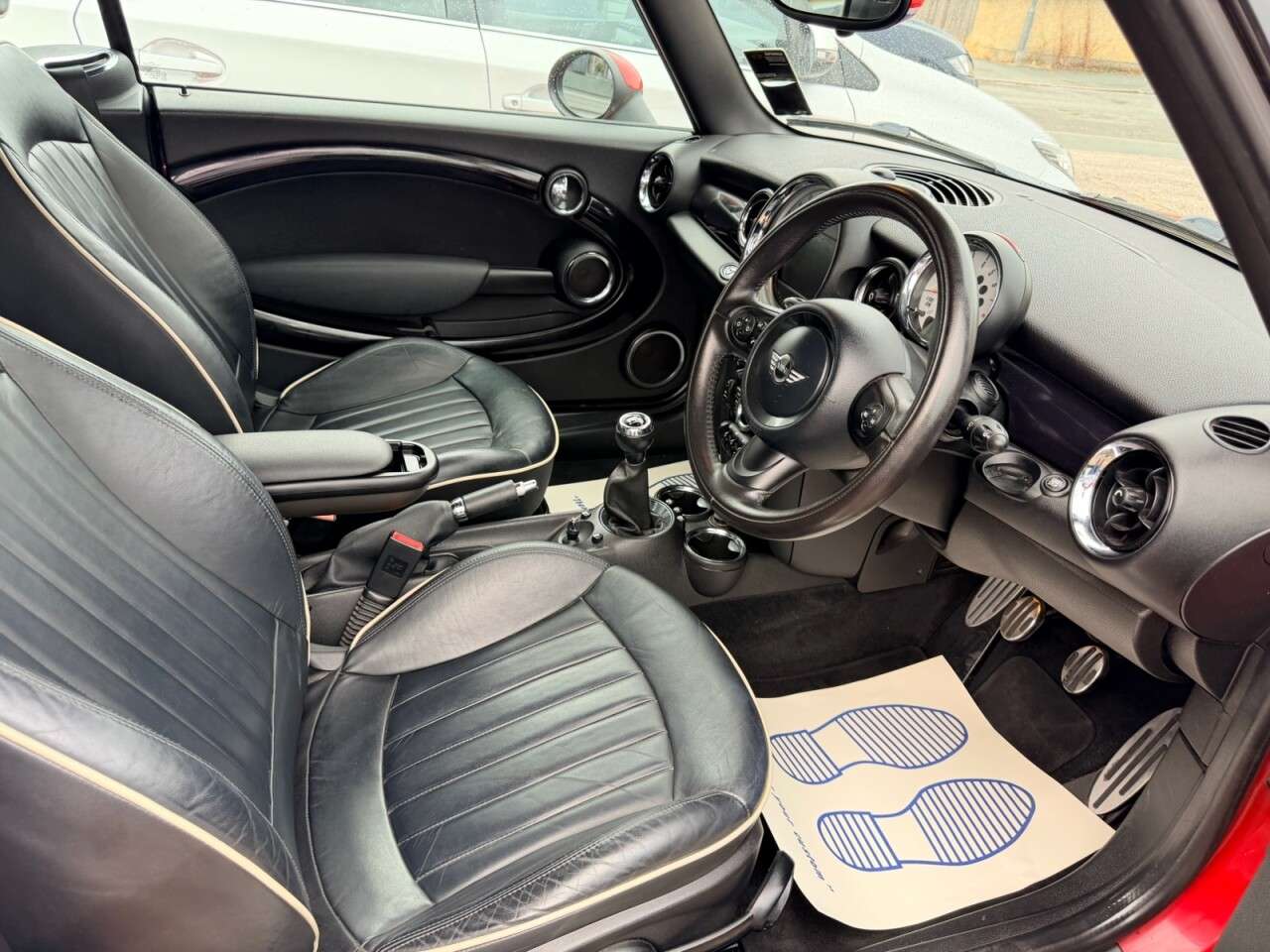 A 2011 MINI CONVERTIBLE 1.6 Cooper S Convertible 2dr Petrol Manual Euro 5 (s/s) (184 ps) FULL BMW/M A 2011 MINI CONVERTIBLE 1.6 Cooper S Convertible 2dr Petrol Manual Euro 5 (s/s) (184 ps) FULL BMW/M