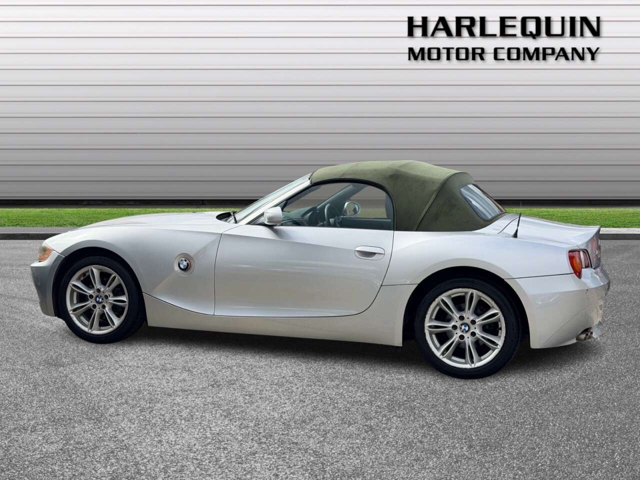 A 2004 BMW Z4 2.2i SE Convertible 2dr Petrol Manual Euro 3 (170 ps) SERVICE HISTORY CONVE A 2004 BMW Z4 2.2i SE Convertible 2dr Petrol Manual Euro 3 (170 ps) SERVICE HISTORY CONVE