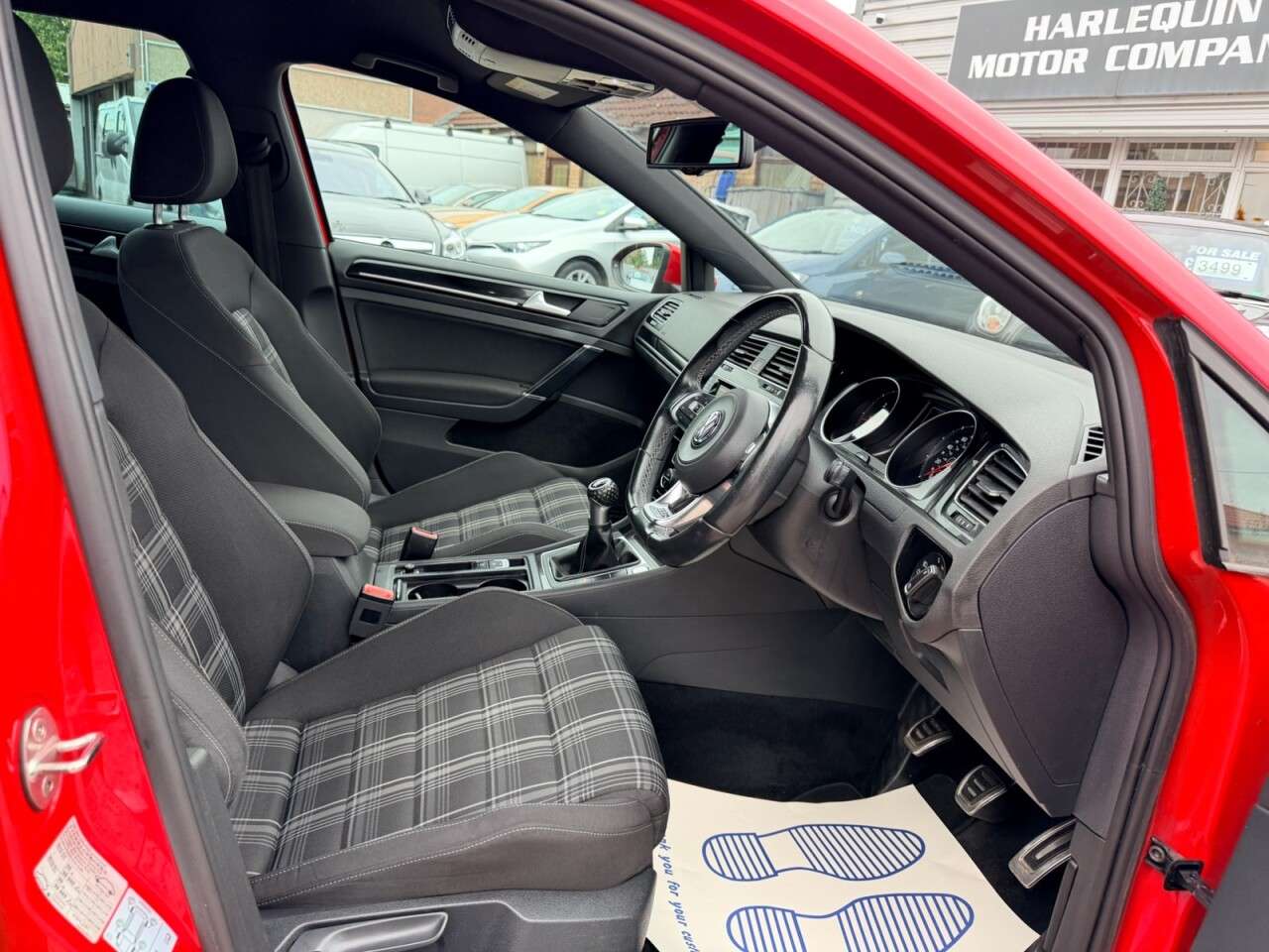 A 2015 VOLKSWAGEN GOLF 2.0 TDI BlueMotion Tech GTD (Nav) Estate 5dr Diesel Manual Euro 6 (s/s) (18 A 2015 VOLKSWAGEN GOLF 2.0 TDI BlueMotion Tech GTD (Nav) Estate 5dr Diesel Manual Euro 6 (s/s) (18