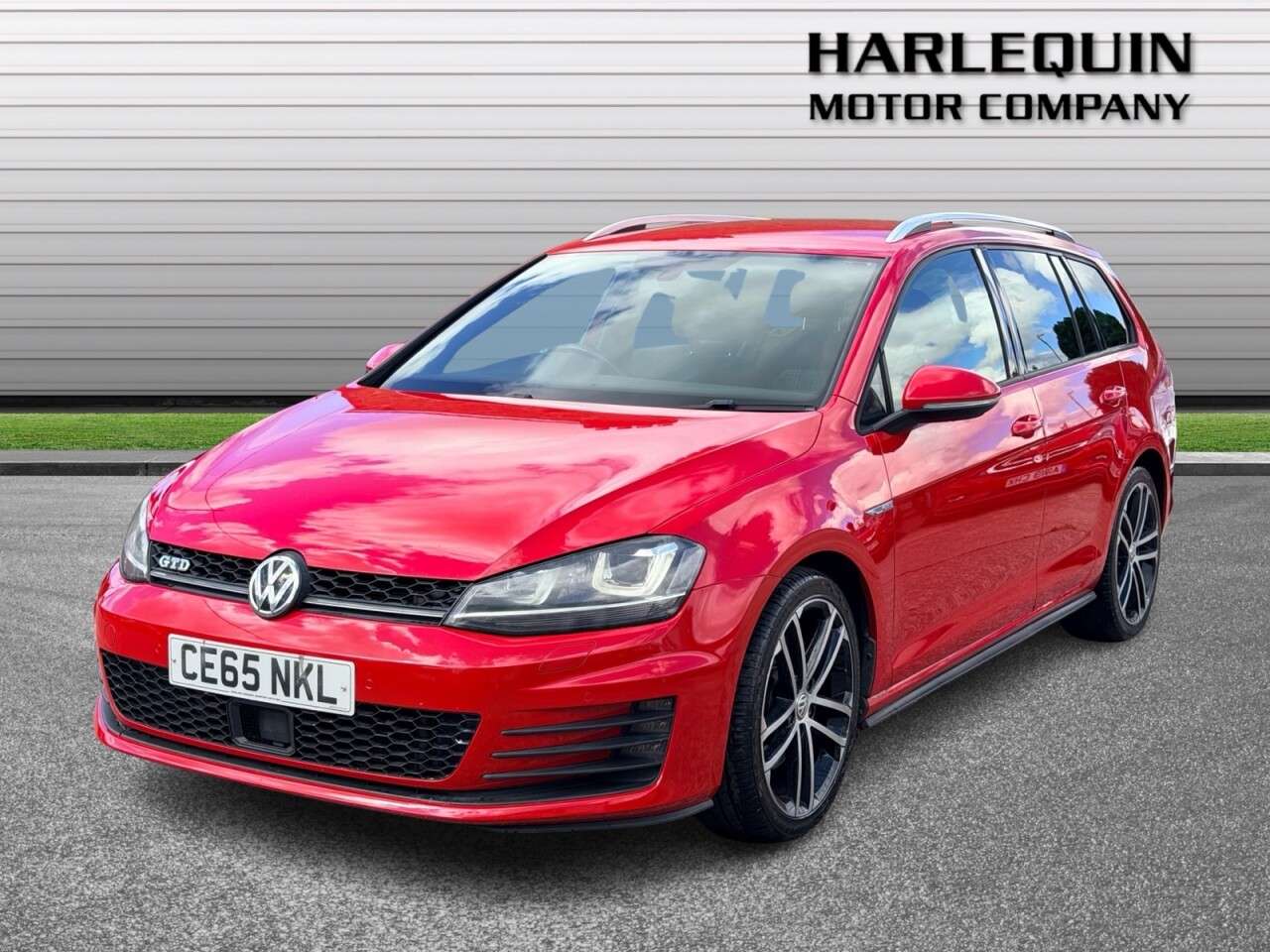 A 2015 VOLKSWAGEN GOLF 2.0 TDI BlueMotion Tech GTD (Nav) Estate 5dr Diesel Manual Euro 6 (s/s) (18 A 2015 VOLKSWAGEN GOLF 2.0 TDI BlueMotion Tech GTD (Nav) Estate 5dr Diesel Manual Euro 6 (s/s) (18