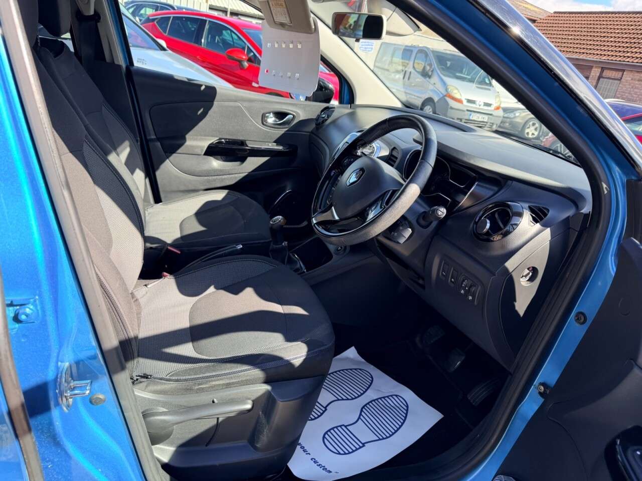 A 2016 RENAULT CAPTUR 1.5 dCi ENERGY Dynamique S Nav SUV 5dr Diesel Manual Euro 6 (s/s) (90 ps) F A 2016 RENAULT CAPTUR 1.5 dCi ENERGY Dynamique S Nav SUV 5dr Diesel Manual Euro 6 (s/s) (90 ps) F