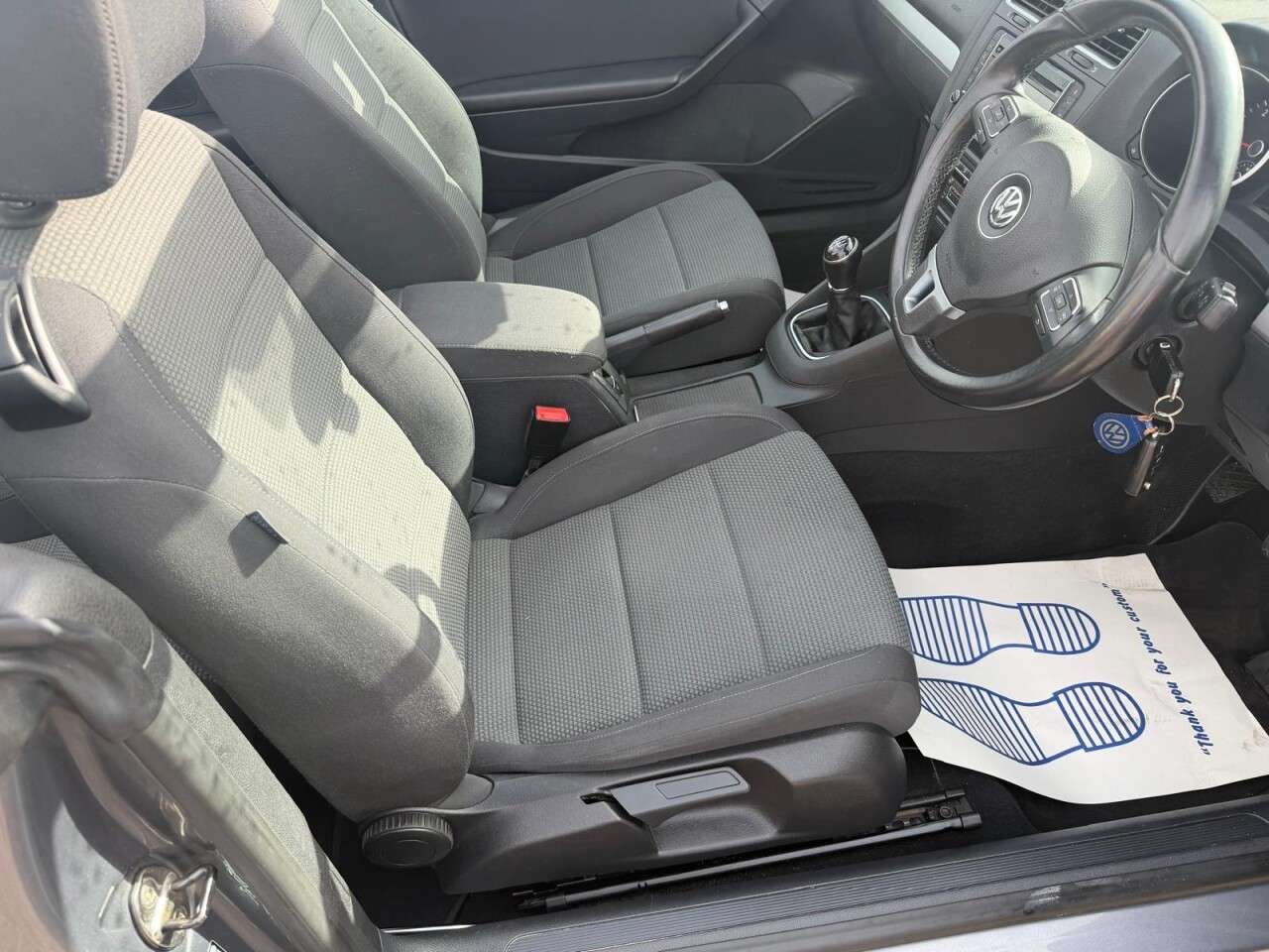 A 2012 VOLKSWAGEN GOLF 1.6 TDI BlueMotion Tech SE Cabriolet 2dr Diesel Manual Euro 5 (s/s) (105 ps A 2012 VOLKSWAGEN GOLF 1.6 TDI BlueMotion Tech SE Cabriolet 2dr Diesel Manual Euro 5 (s/s) (105 ps