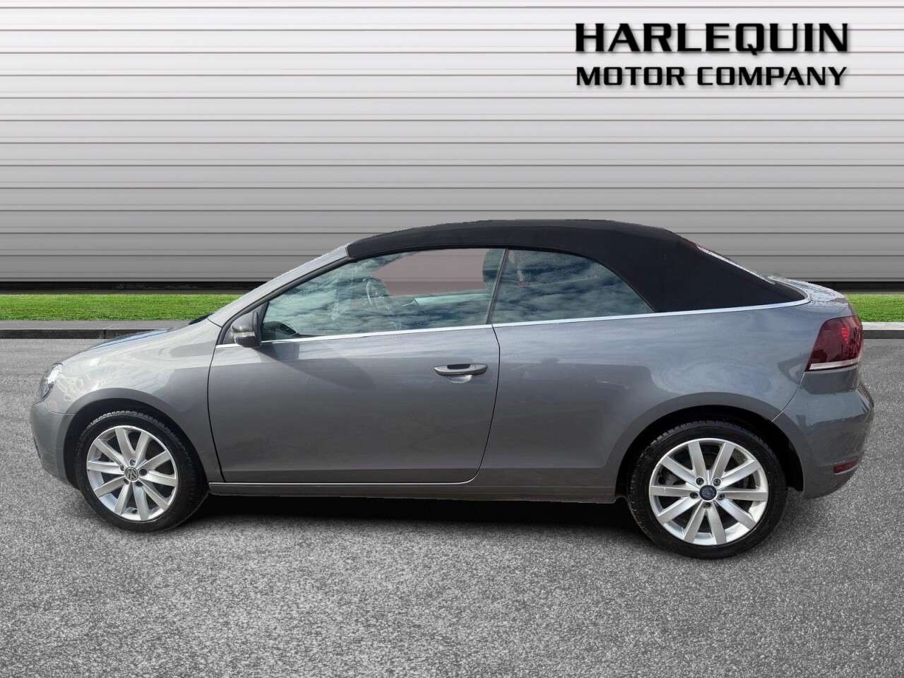 A 2012 VOLKSWAGEN GOLF 1.6 TDI BlueMotion Tech SE Cabriolet 2dr Diesel Manual Euro 5 (s/s) (105 ps A 2012 VOLKSWAGEN GOLF 1.6 TDI BlueMotion Tech SE Cabriolet 2dr Diesel Manual Euro 5 (s/s) (105 ps