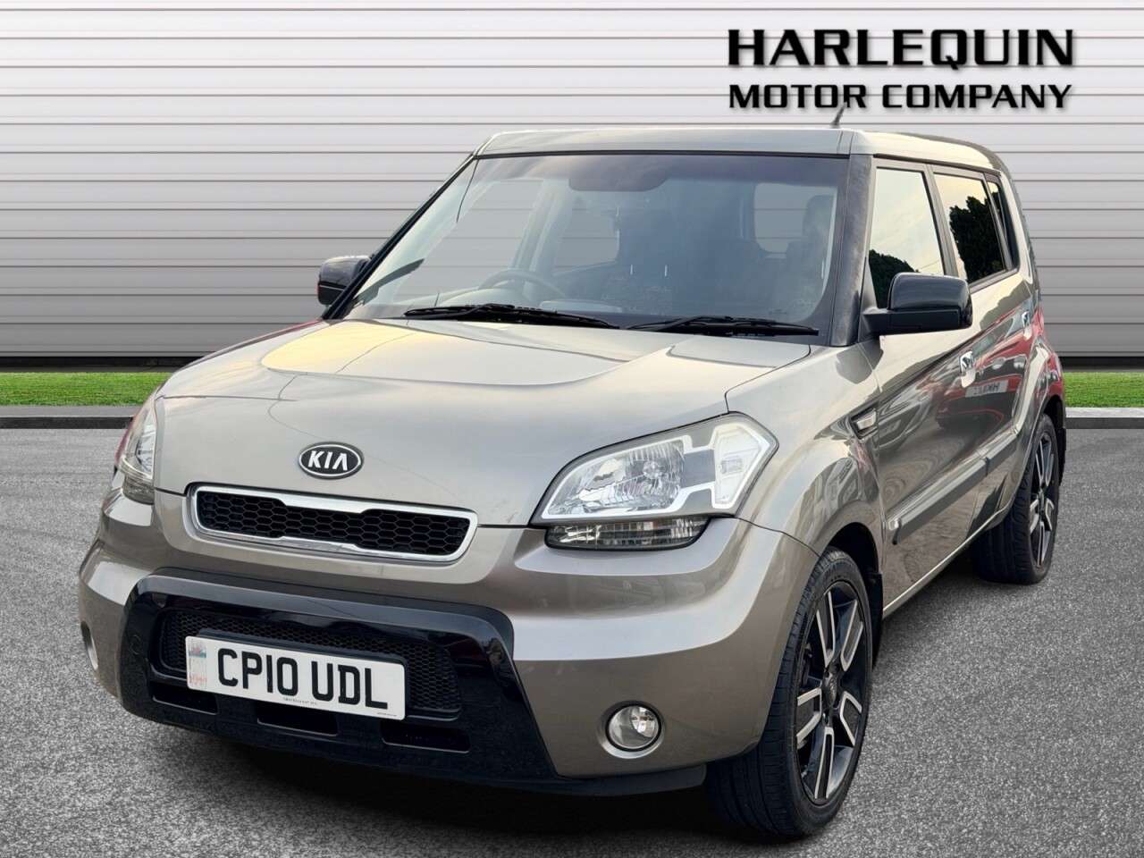 A 2010 KIA SOUL 1.6 Tempest SUV 5dr Petrol Manual Euro 4 (124 bhp) FULL SERVICE HISTORY A 2010 KIA SOUL 1.6 Tempest SUV 5dr Petrol Manual Euro 4 (124 bhp) FULL SERVICE HISTORY