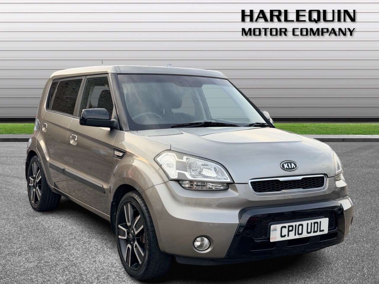 A 2010 KIA SOUL 1.6 Tempest SUV 5dr Petrol Manual Euro 4 (124 bhp) FULL SERVICE HISTORY A 2010 KIA SOUL 1.6 Tempest SUV 5dr Petrol Manual Euro 4 (124 bhp) FULL SERVICE HISTORY