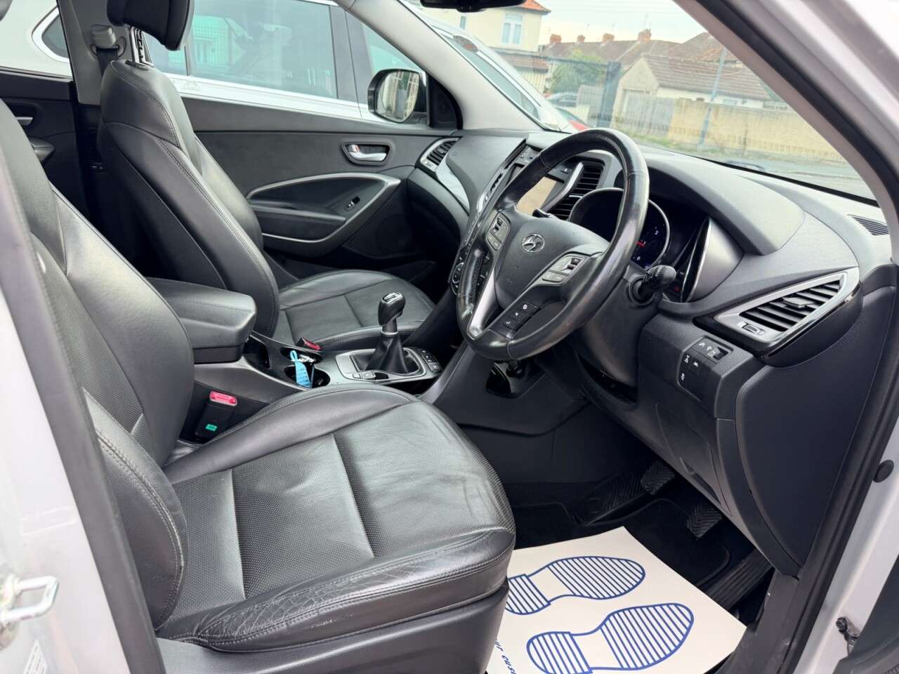A 2015 HYUNDAI SANTA FE 2.2 CRDi Premium SE SUV 5dr Diesel Manual 4WD Euro 5 (7 seat) (194 bhp) 7 S A 2015 HYUNDAI SANTA FE 2.2 CRDi Premium SE SUV 5dr Diesel Manual 4WD Euro 5 (7 seat) (194 bhp) 7 S