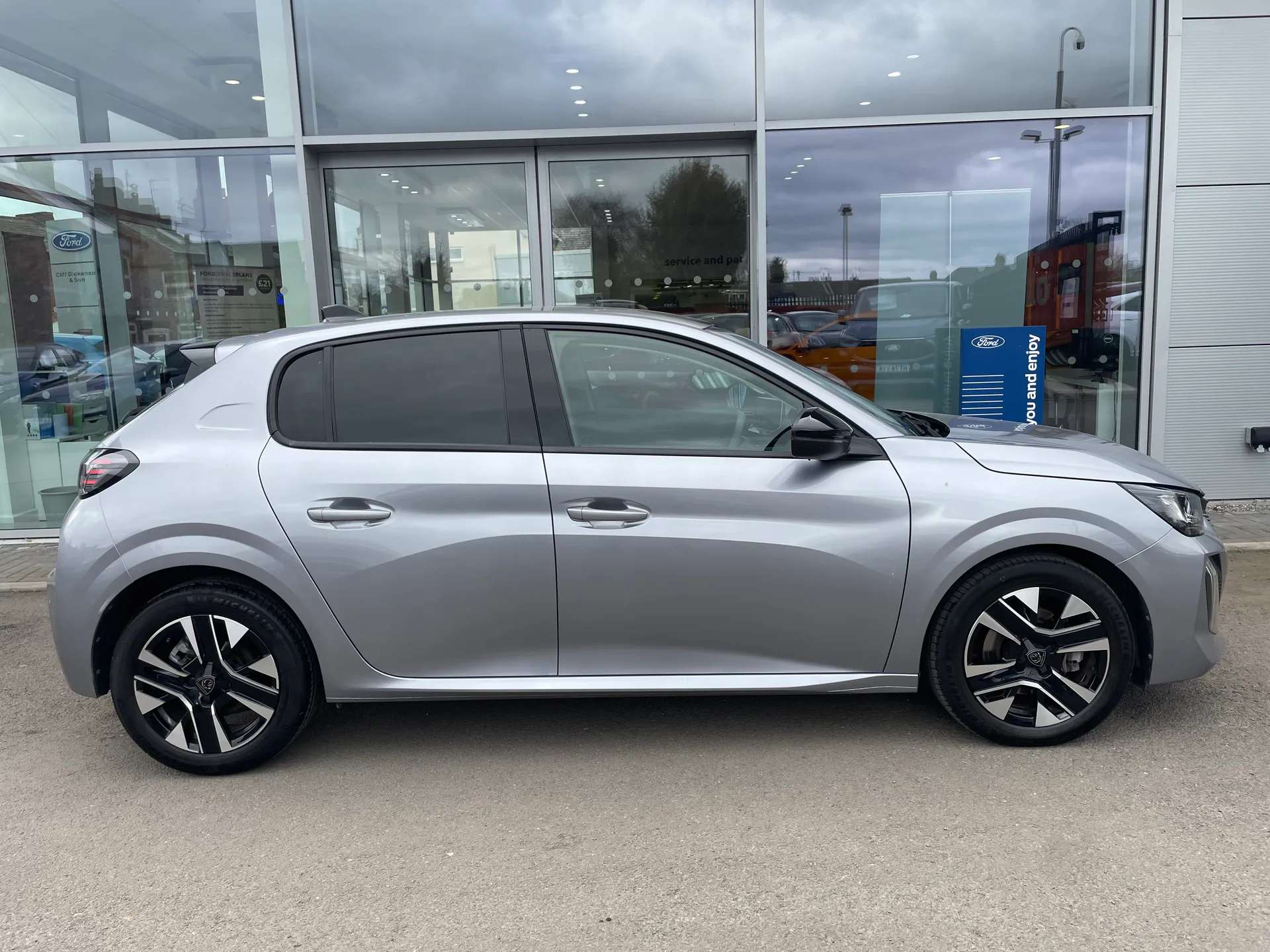 2024 PEUGEOT 208 2024 PEUGEOT 208