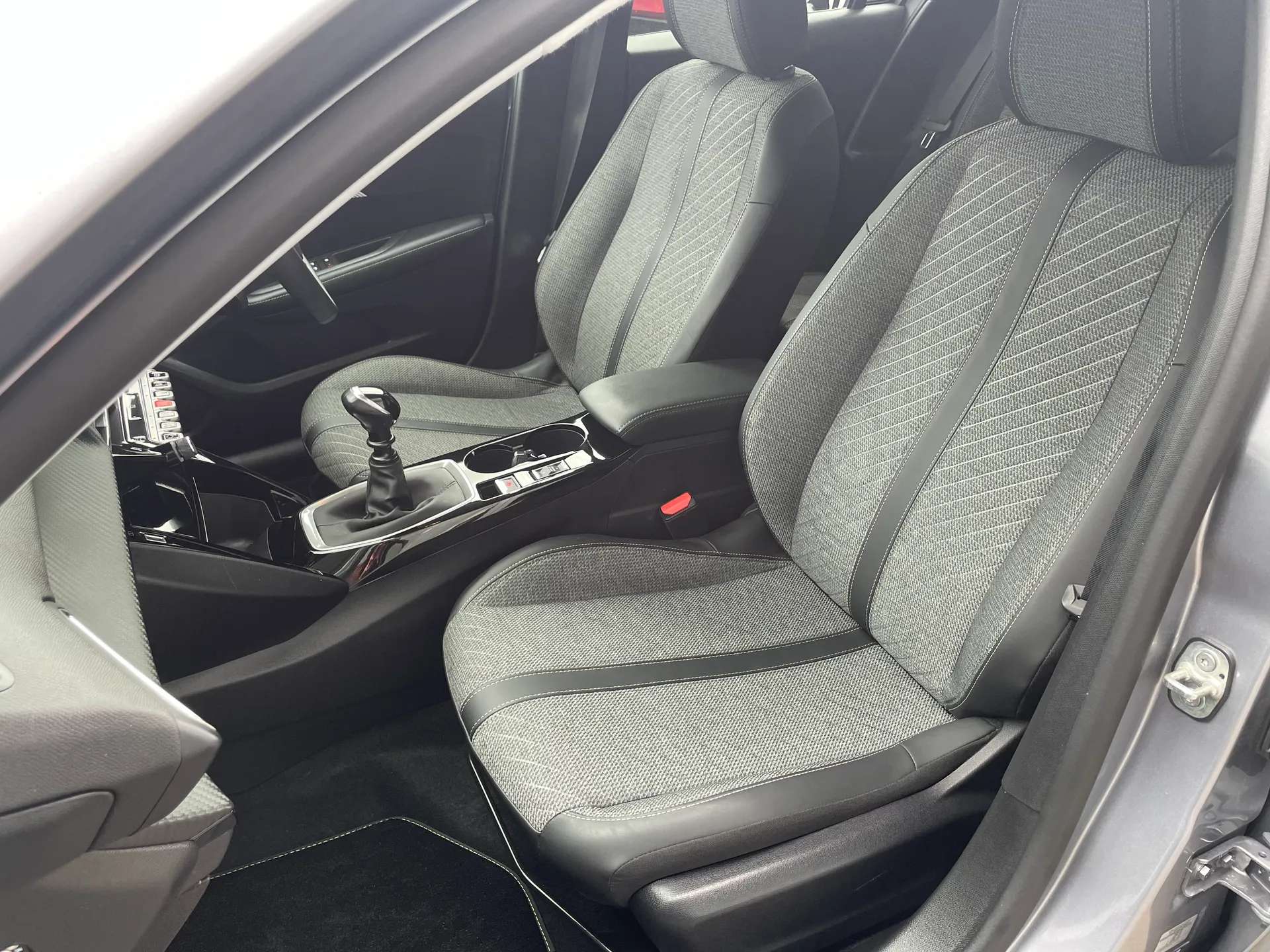 2024 PEUGEOT 208 2024 PEUGEOT 208