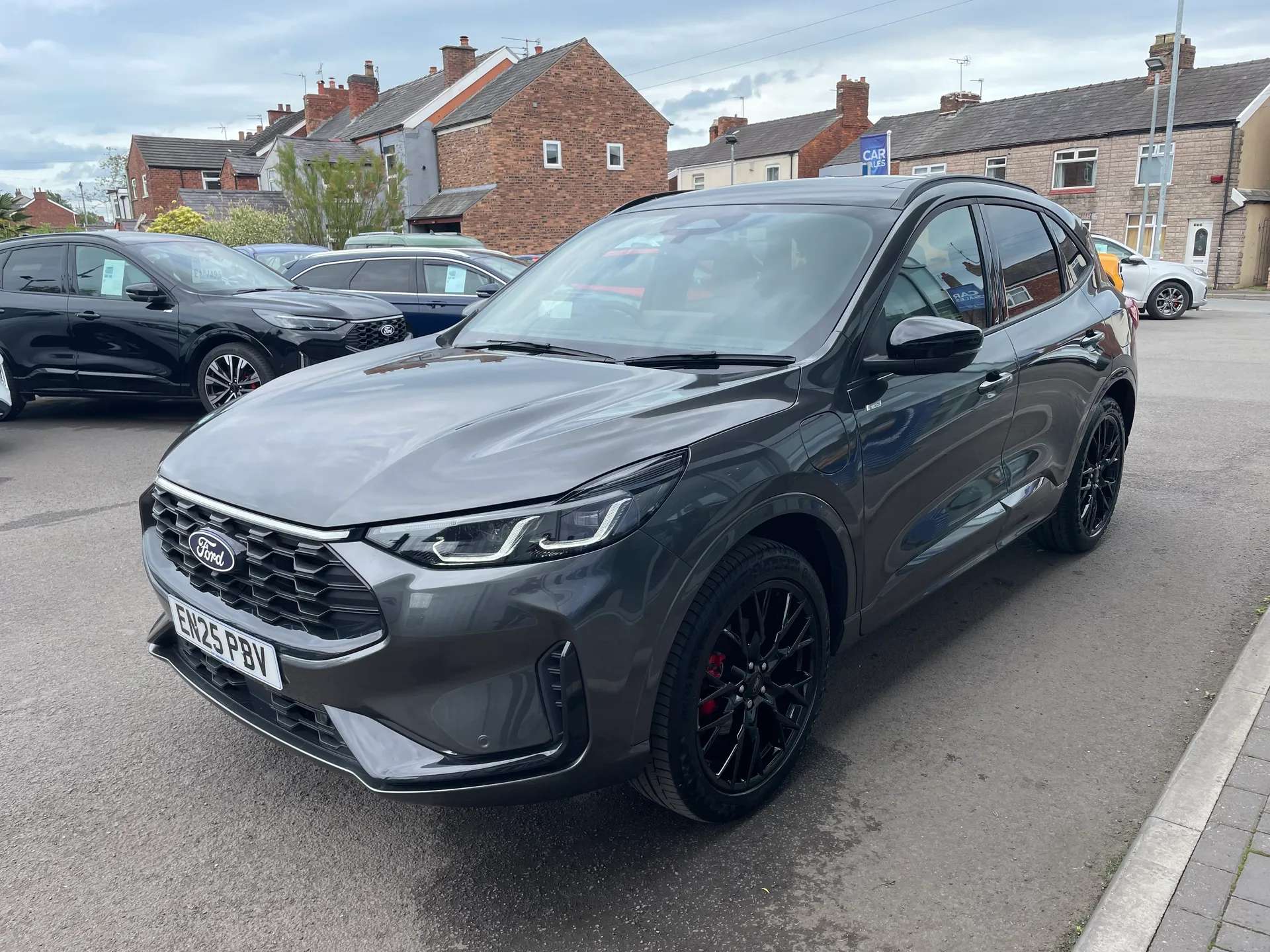 A 2025 FORD KUGA 2.5 PHEV ST-Line X Black Package 5dr CVT A 2025 FORD KUGA 2.5 PHEV ST-Line X Black Package 5dr CVT