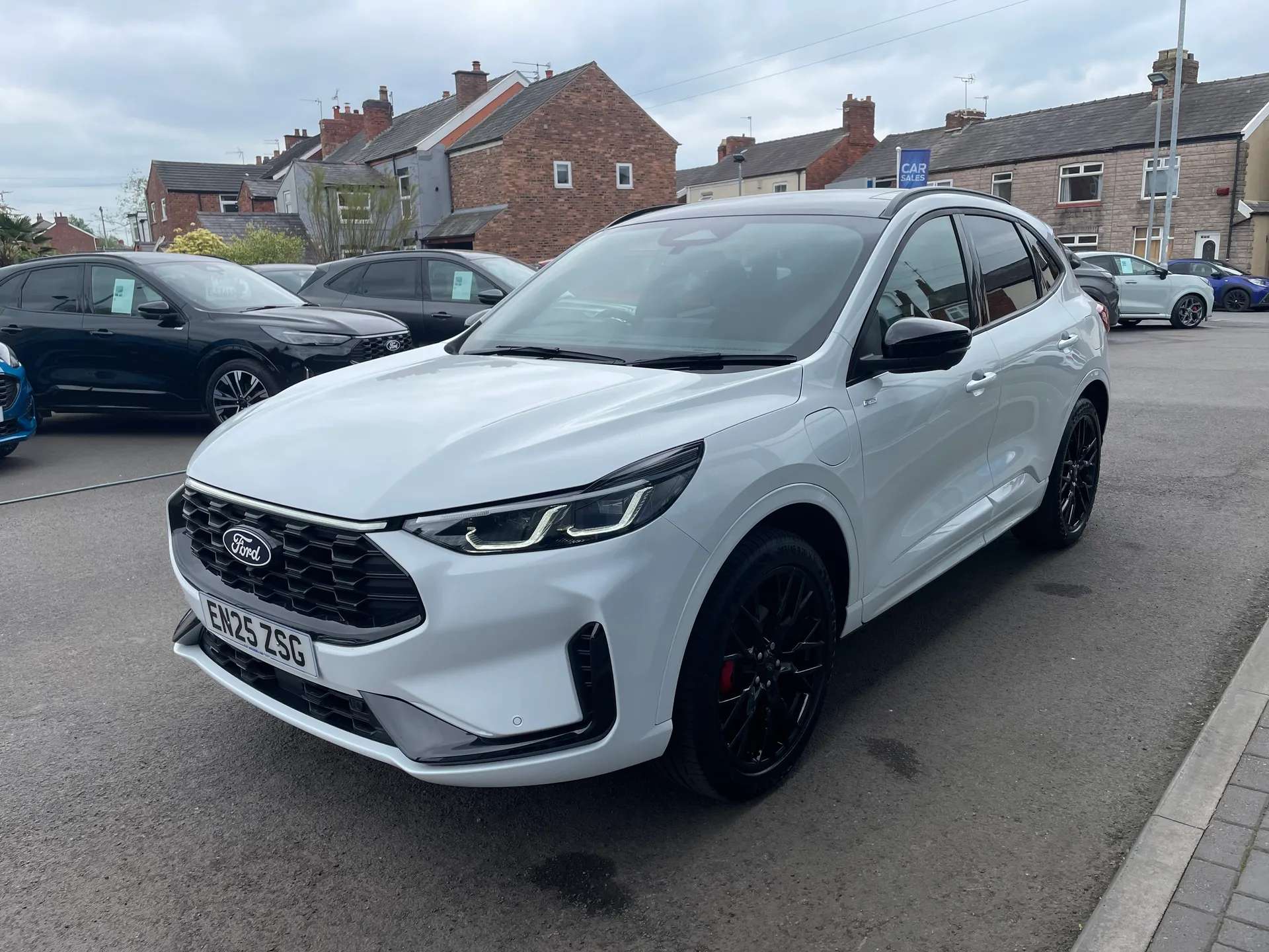 A 2025 FORD KUGA 2.5 PHEV ST-Line X Black Package 5dr CVT A 2025 FORD KUGA 2.5 PHEV ST-Line X Black Package 5dr CVT