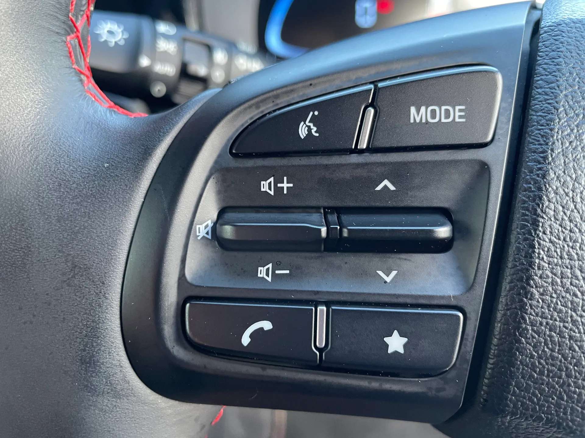 2024 HYUNDAI I10 2024 HYUNDAI I10