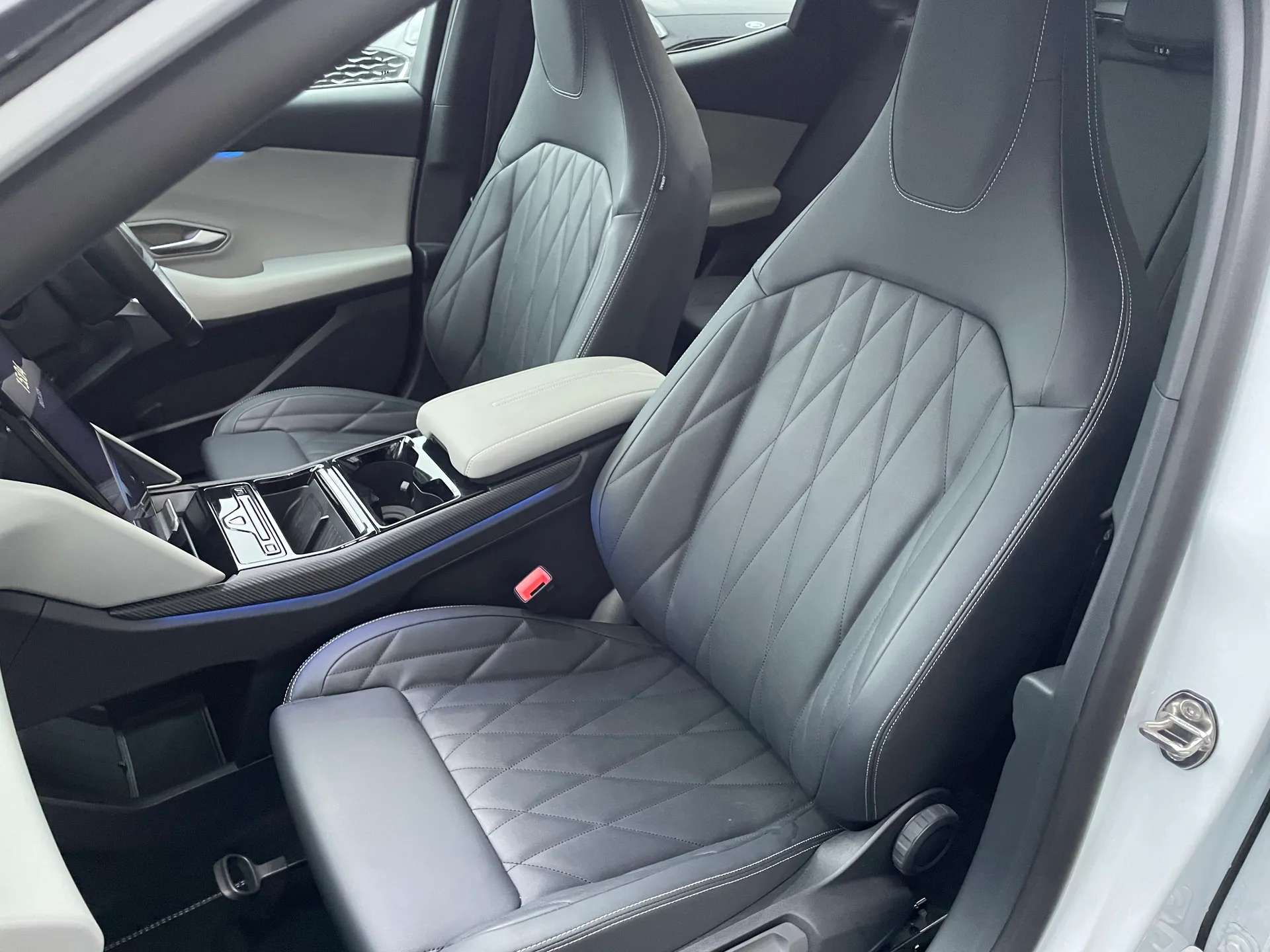 2025 FORD CAPRI 2025 FORD CAPRI