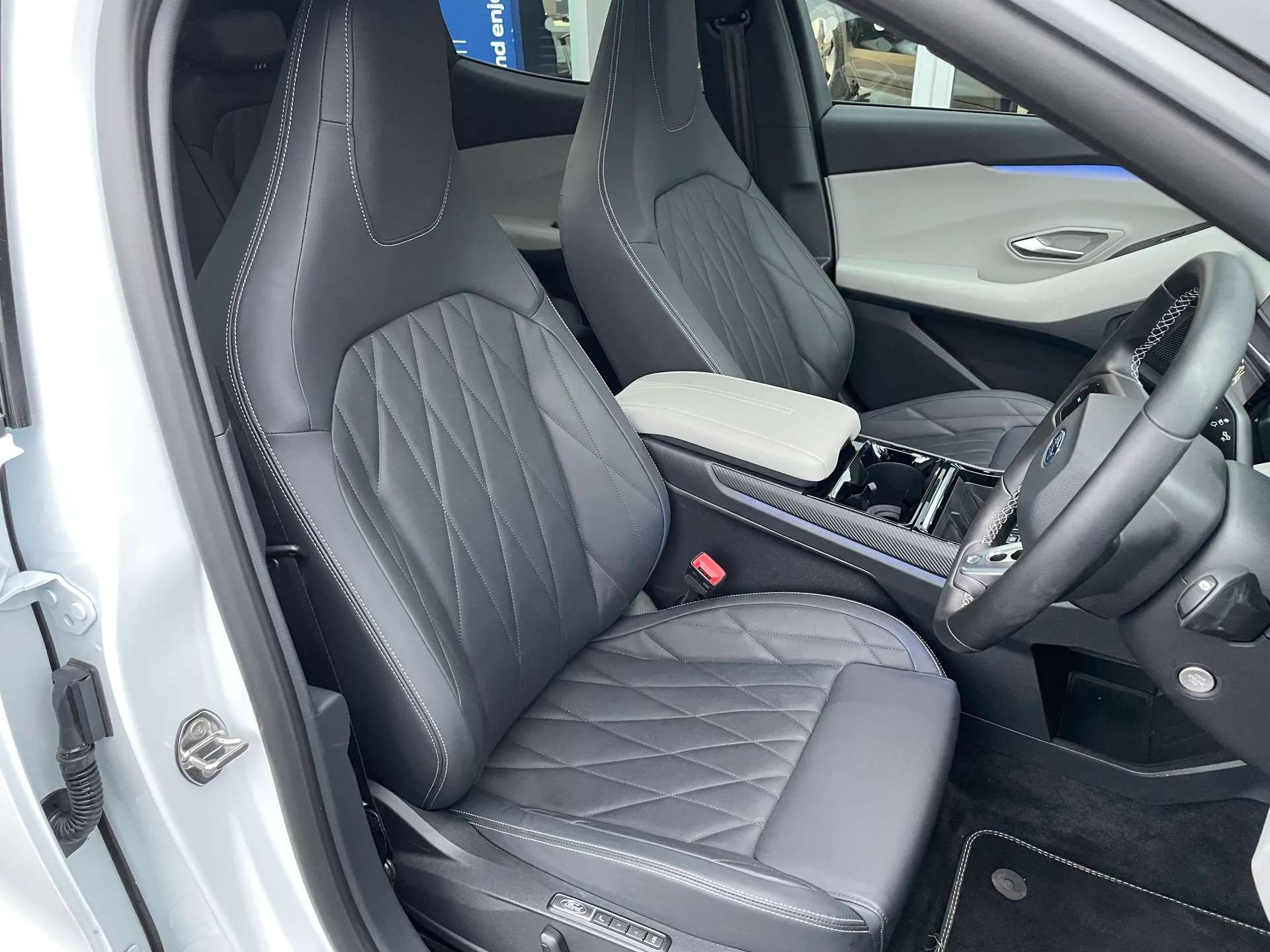 2025 FORD CAPRI 2025 FORD CAPRI