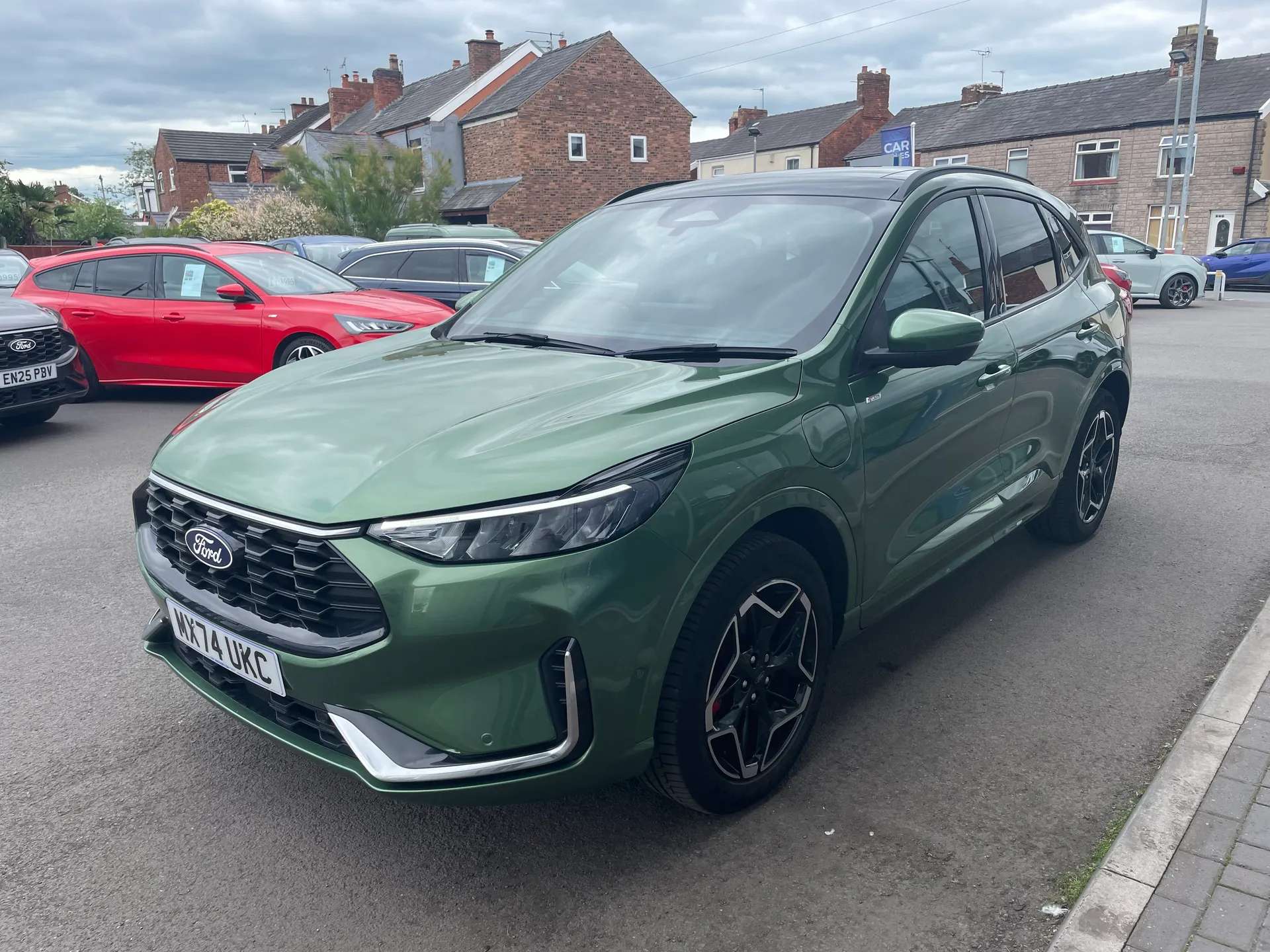 A 2024 FORD KUGA 2.5 PHEV ST-Line X 5dr CVT A 2024 FORD KUGA 2.5 PHEV ST-Line X 5dr CVT