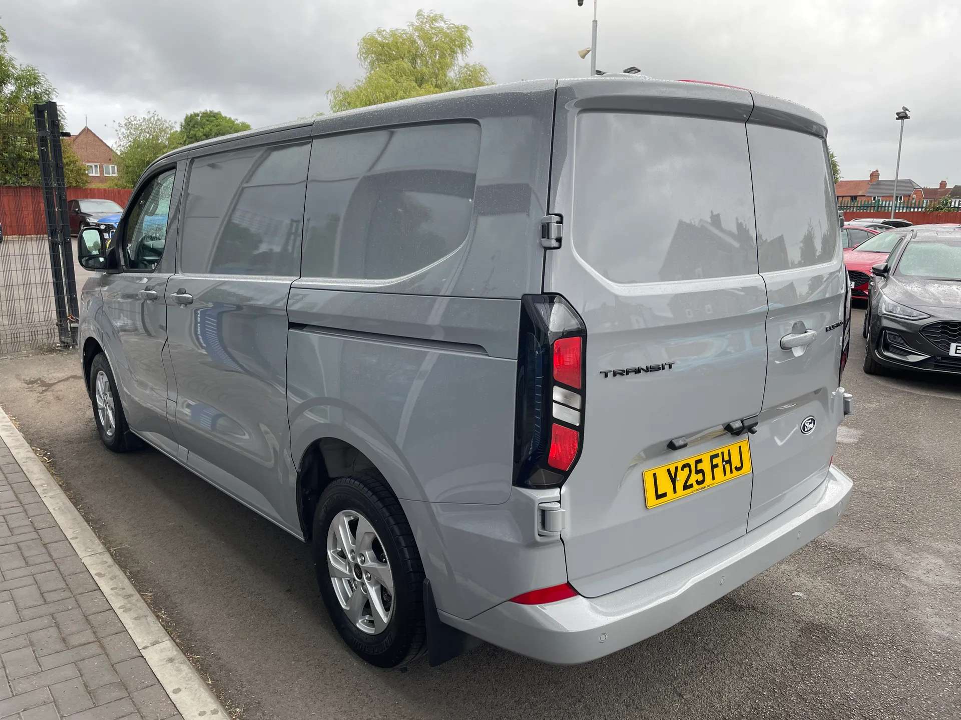 A 2025 FORD TRANSIT CUSTOM 2.0 EcoBlue 136ps H1 Van Limited Auto A 2025 FORD TRANSIT CUSTOM 2.0 EcoBlue 136ps H1 Van Limited Auto