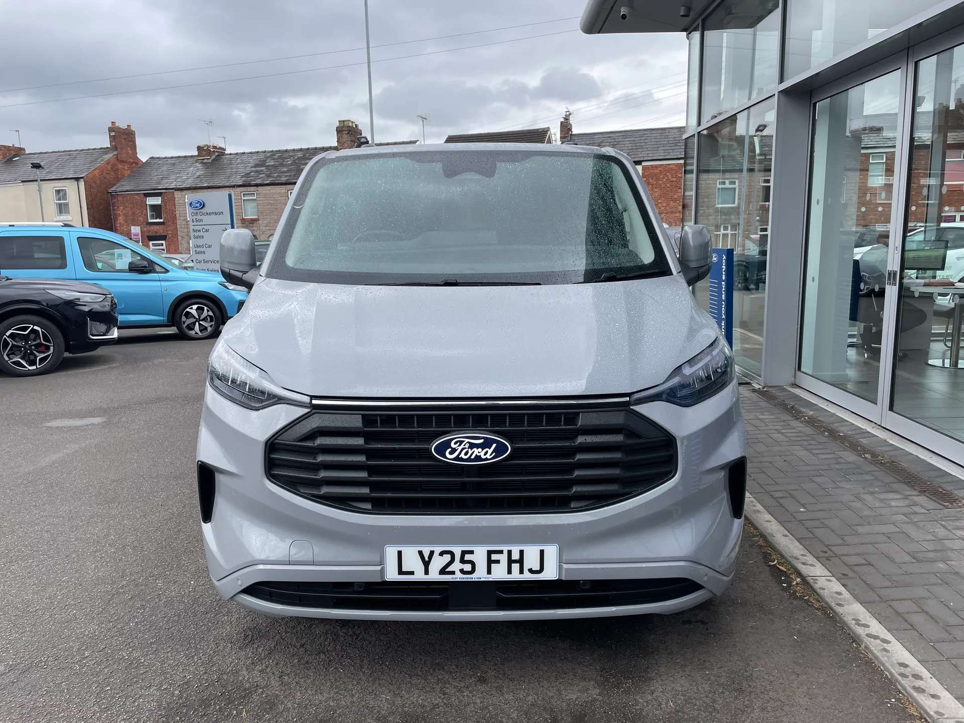 A 2025 FORD TRANSIT CUSTOM 2.0 EcoBlue 136ps H1 Van Limited Auto A 2025 FORD TRANSIT CUSTOM 2.0 EcoBlue 136ps H1 Van Limited Auto