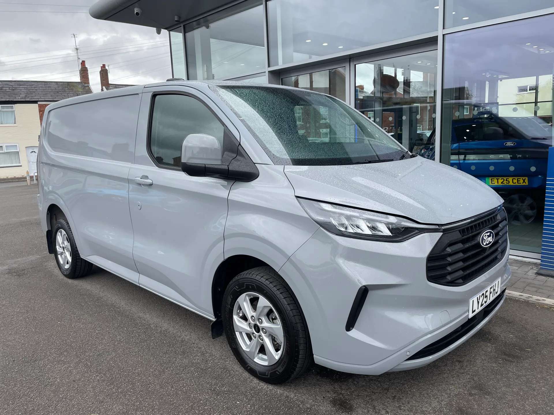 A 2025 FORD TRANSIT CUSTOM 2.0 EcoBlue 136ps H1 Van Limited Auto A 2025 FORD TRANSIT CUSTOM 2.0 EcoBlue 136ps H1 Van Limited Auto