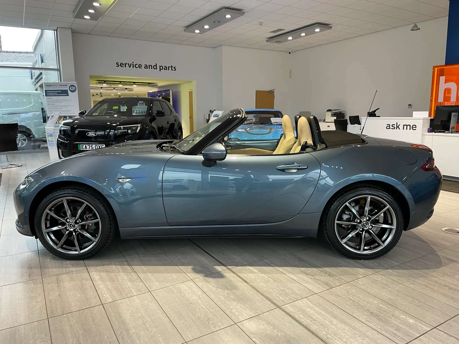 2017 MAZDA MX-5 2017 MAZDA MX-5