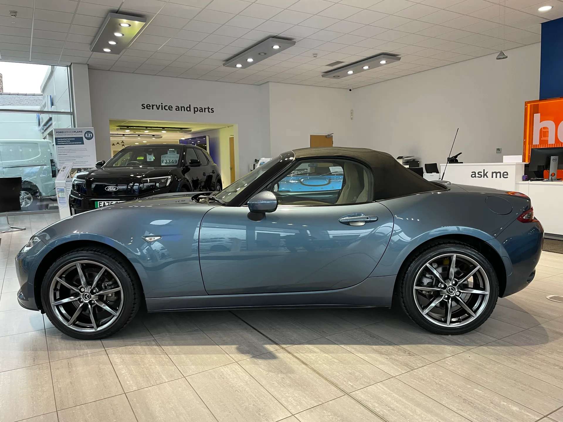 2017 MAZDA MX-5 2017 MAZDA MX-5