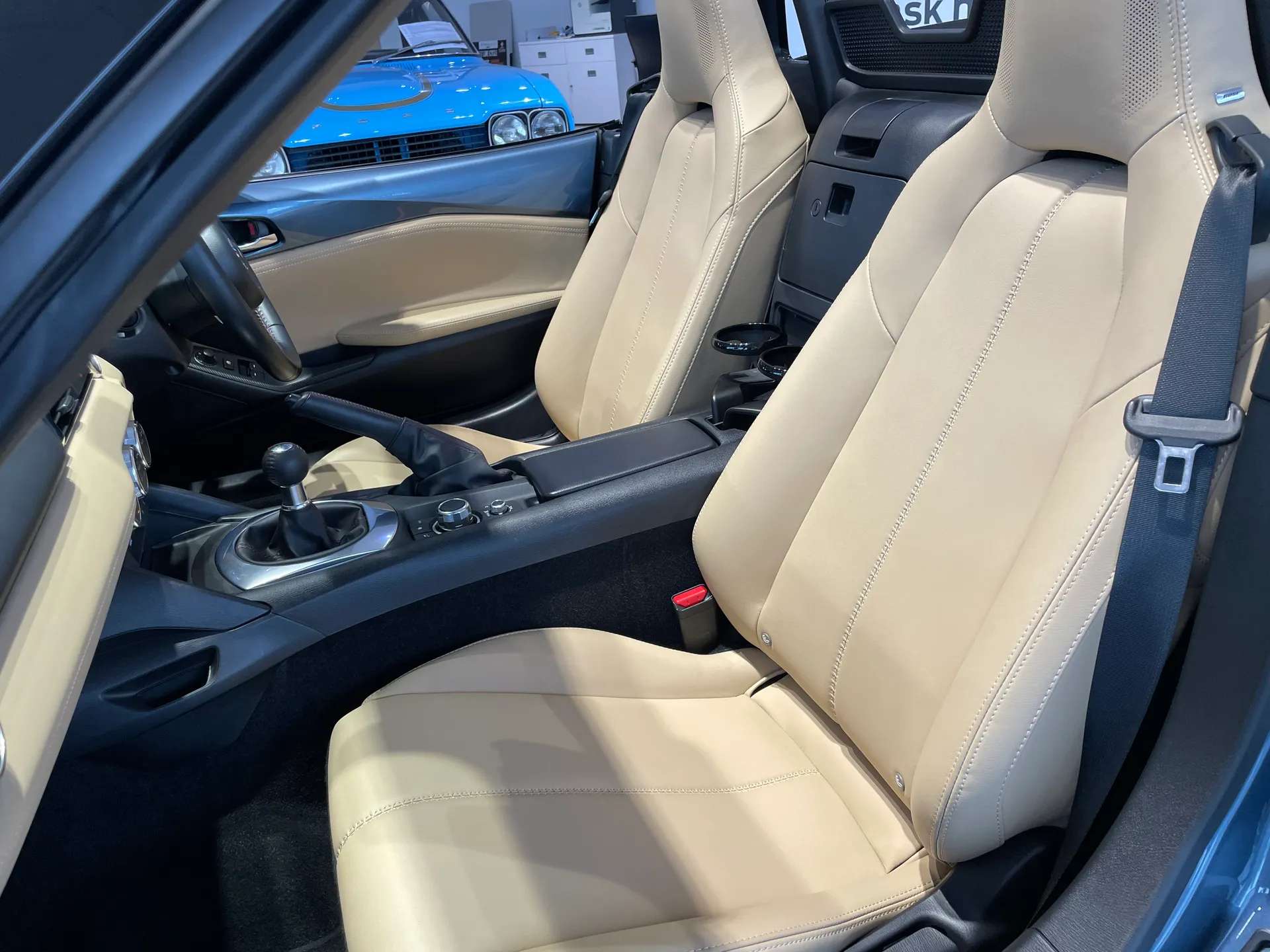 2017 MAZDA MX-5 2017 MAZDA MX-5