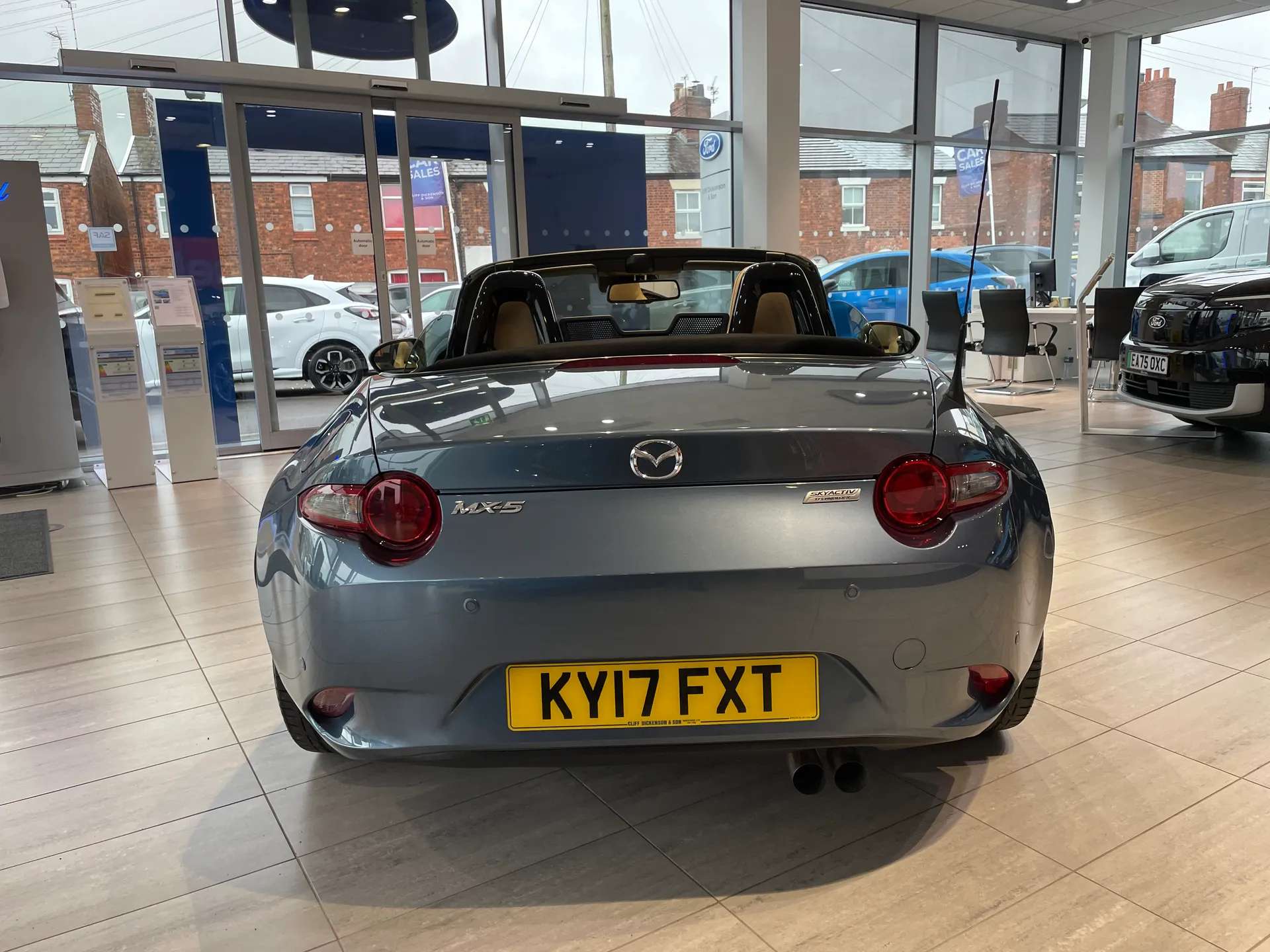 2017 MAZDA MX-5 2017 MAZDA MX-5