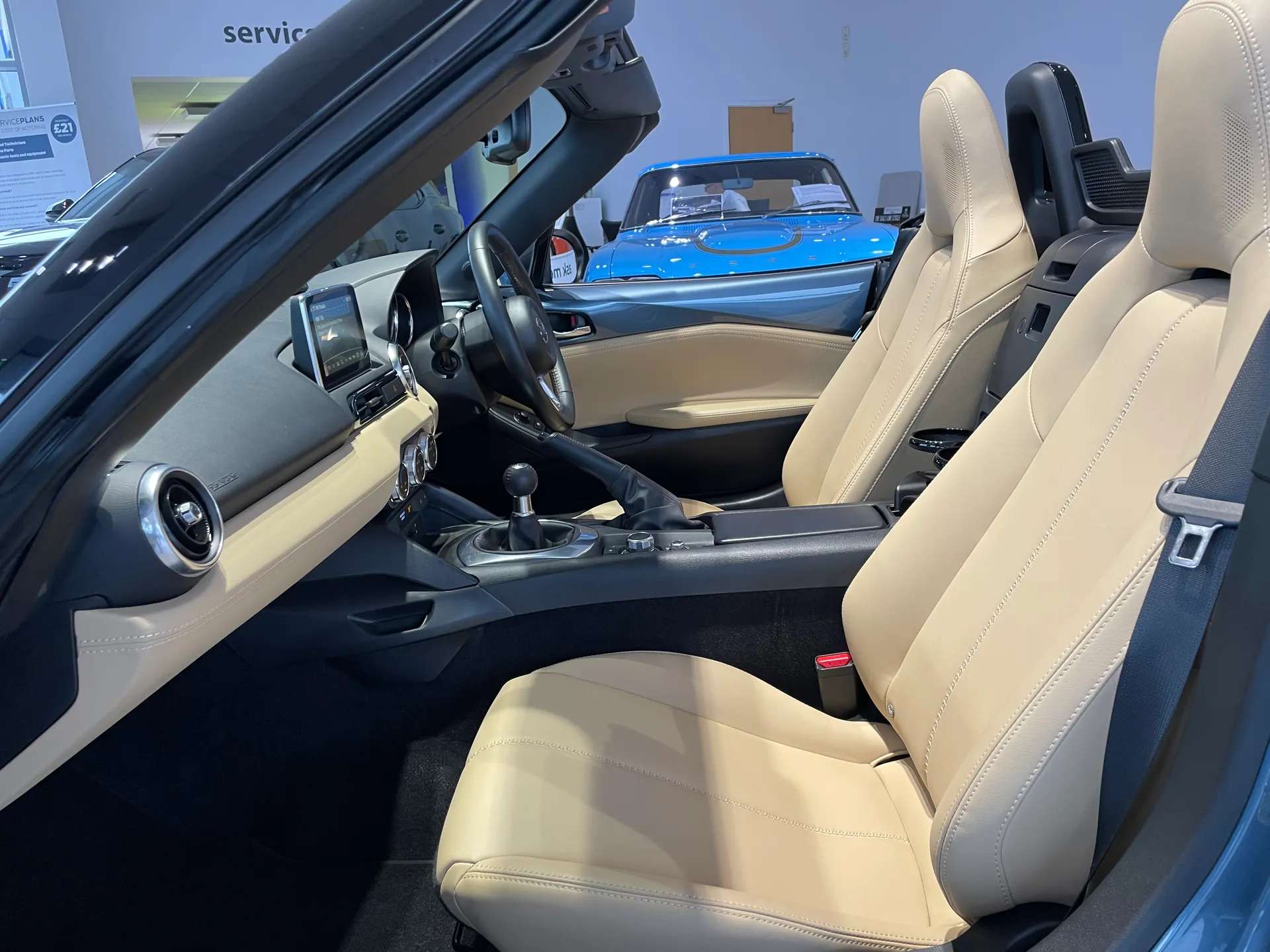 2017 MAZDA MX-5 2017 MAZDA MX-5