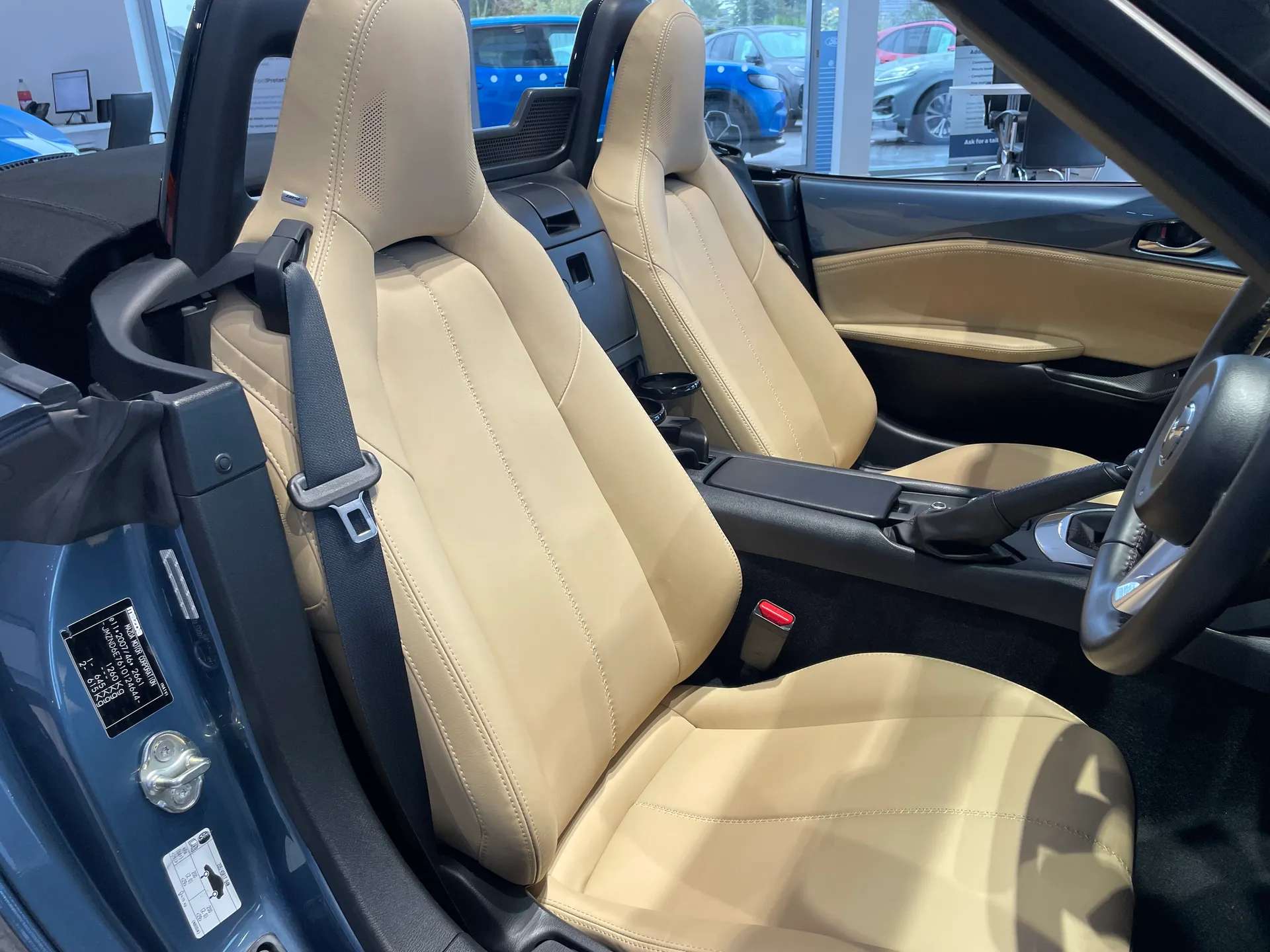 2017 MAZDA MX-5 2017 MAZDA MX-5