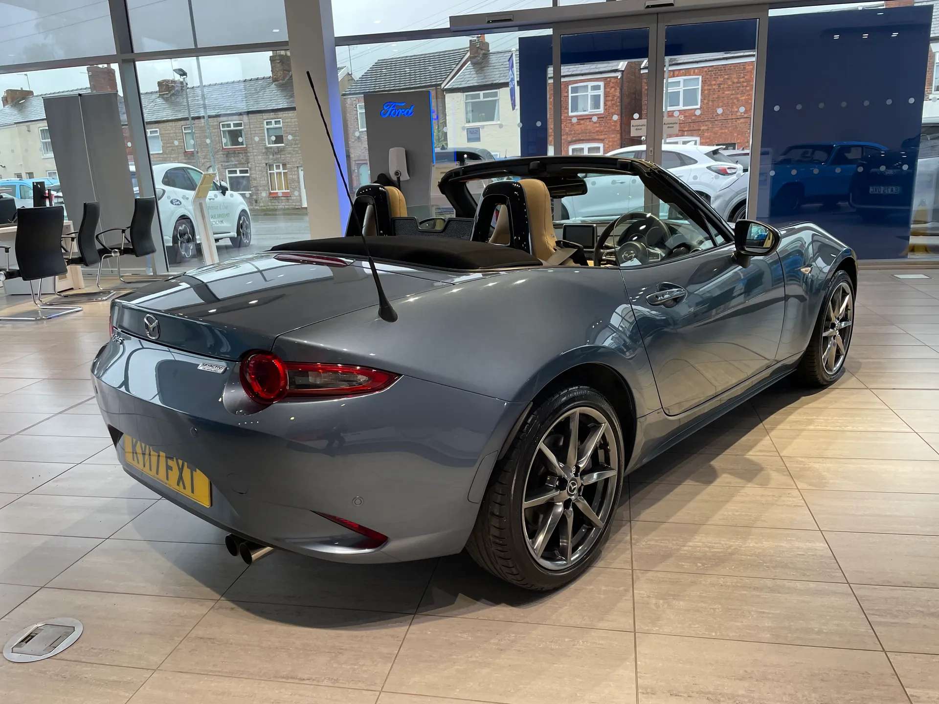 2017 MAZDA MX-5 2017 MAZDA MX-5