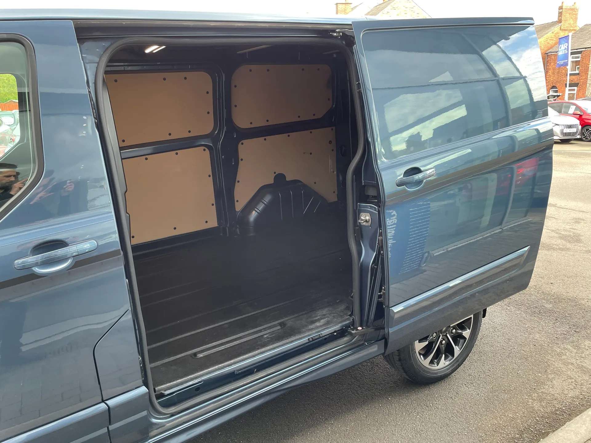 A 2023 FORD TRANSIT CUSTOM 2.0 EcoBlue 170ps Low Roof Sport Van Auto A 2023 FORD TRANSIT CUSTOM 2.0 EcoBlue 170ps Low Roof Sport Van Auto