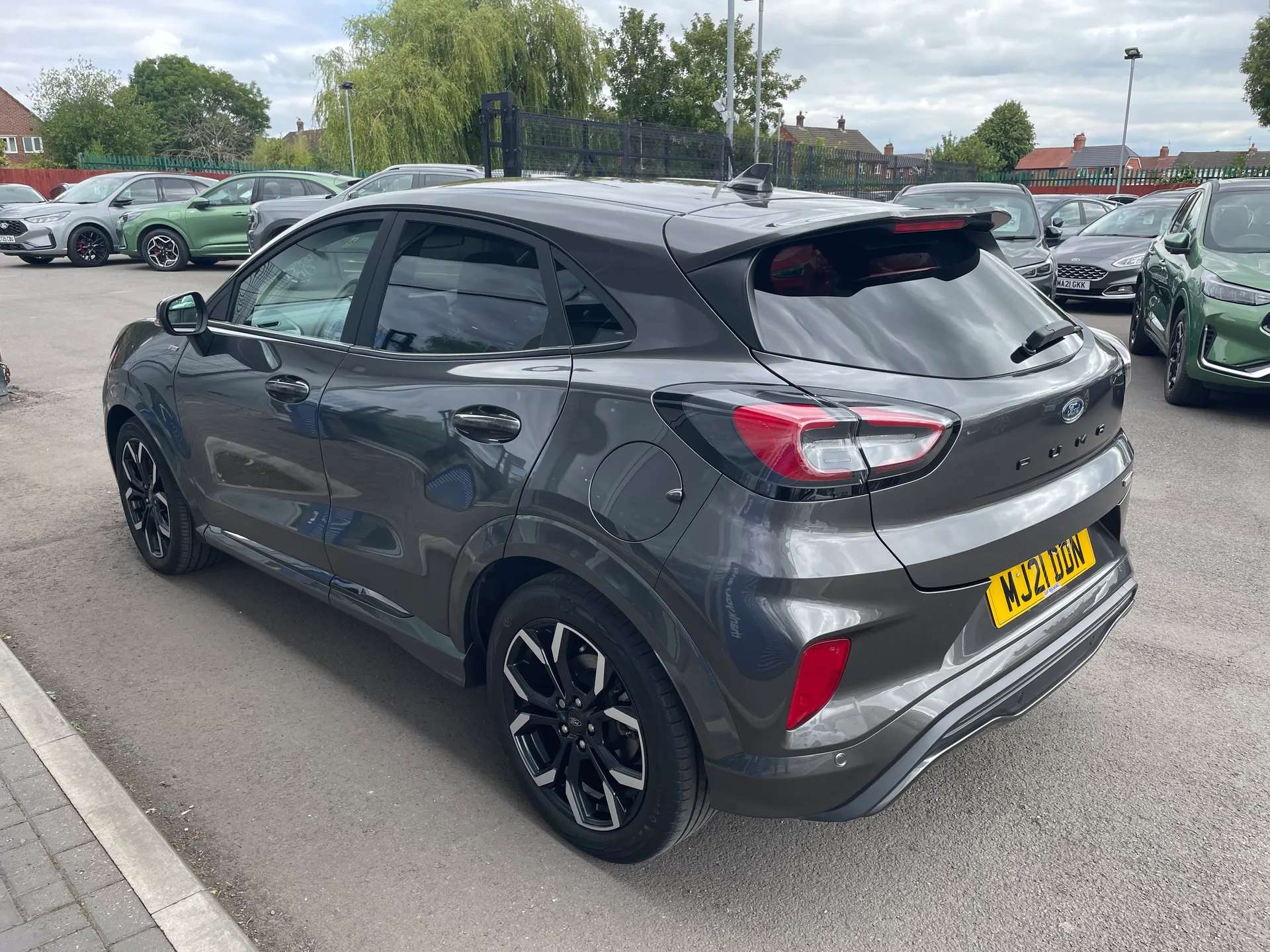 A 2021 FORD PUMA 1.0 EcoBoost Hybrid mHEV 155 ST-Line X 5dr A 2021 FORD PUMA 1.0 EcoBoost Hybrid mHEV 155 ST-Line X 5dr