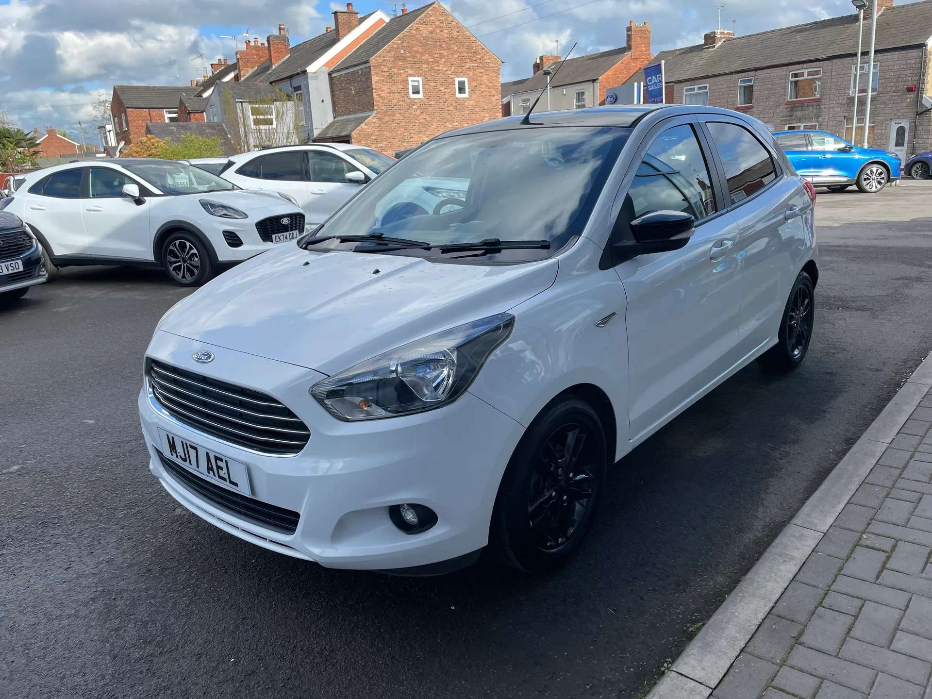 A 2017 FORD KA+ 1.2 85 Zetec White Edition 5dr A 2017 FORD KA+ 1.2 85 Zetec White Edition 5dr