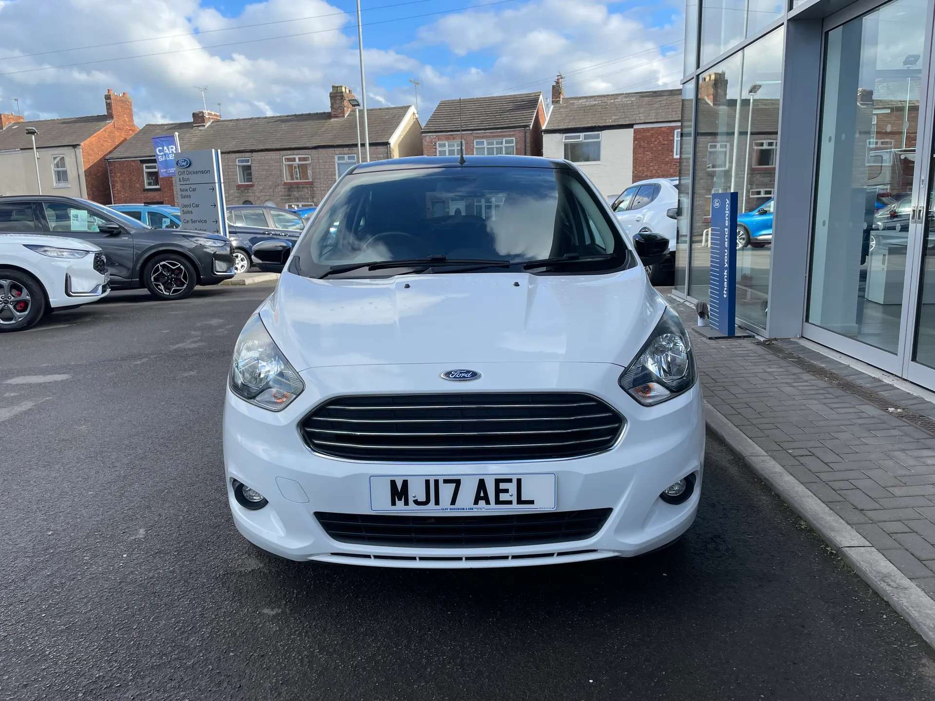 A 2017 FORD KA+ 1.2 85 Zetec White Edition 5dr A 2017 FORD KA+ 1.2 85 Zetec White Edition 5dr