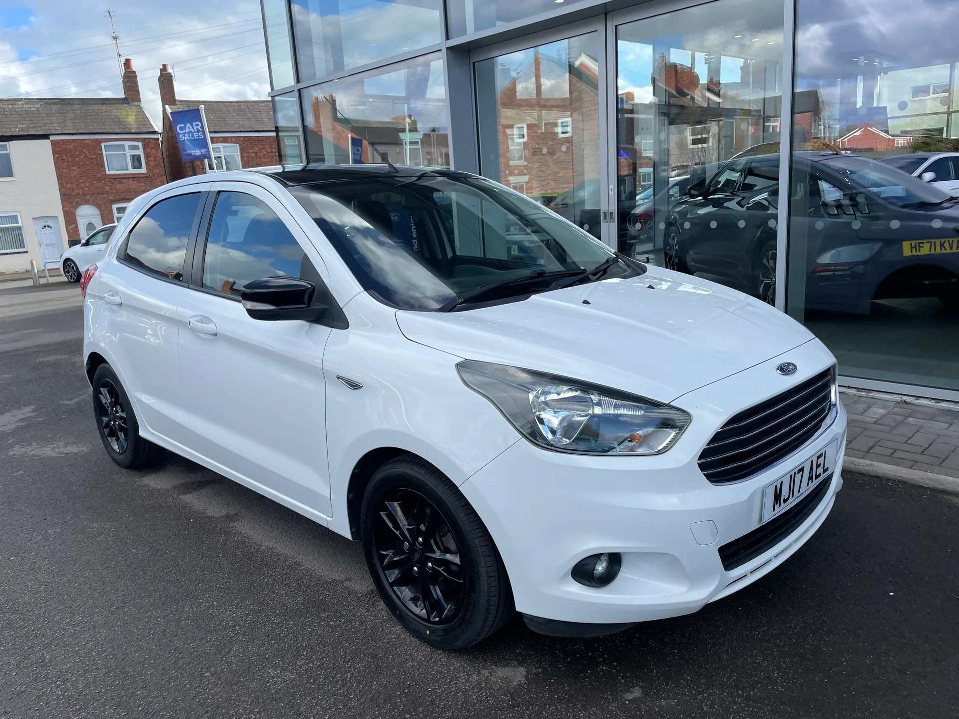 A 2017 FORD KA+ 1.2 85 Zetec White Edition 5dr A 2017 FORD KA+ 1.2 85 Zetec White Edition 5dr