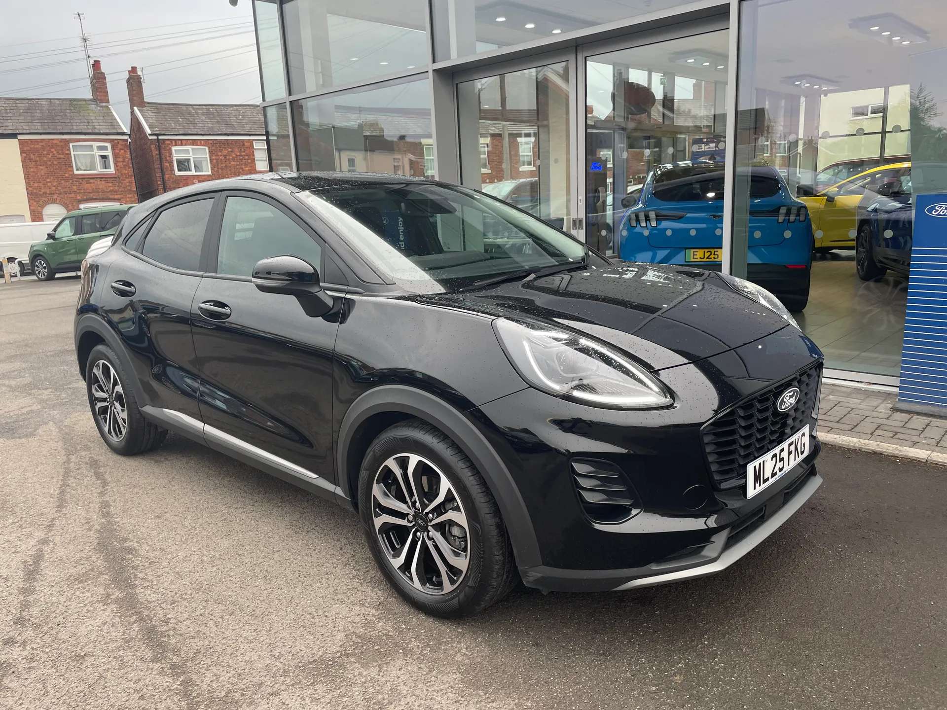 A 2025 FORD PUMA 1.0 EcoBoost Hybrid mHEV Titanium 5dr A 2025 FORD PUMA 1.0 EcoBoost Hybrid mHEV Titanium 5dr