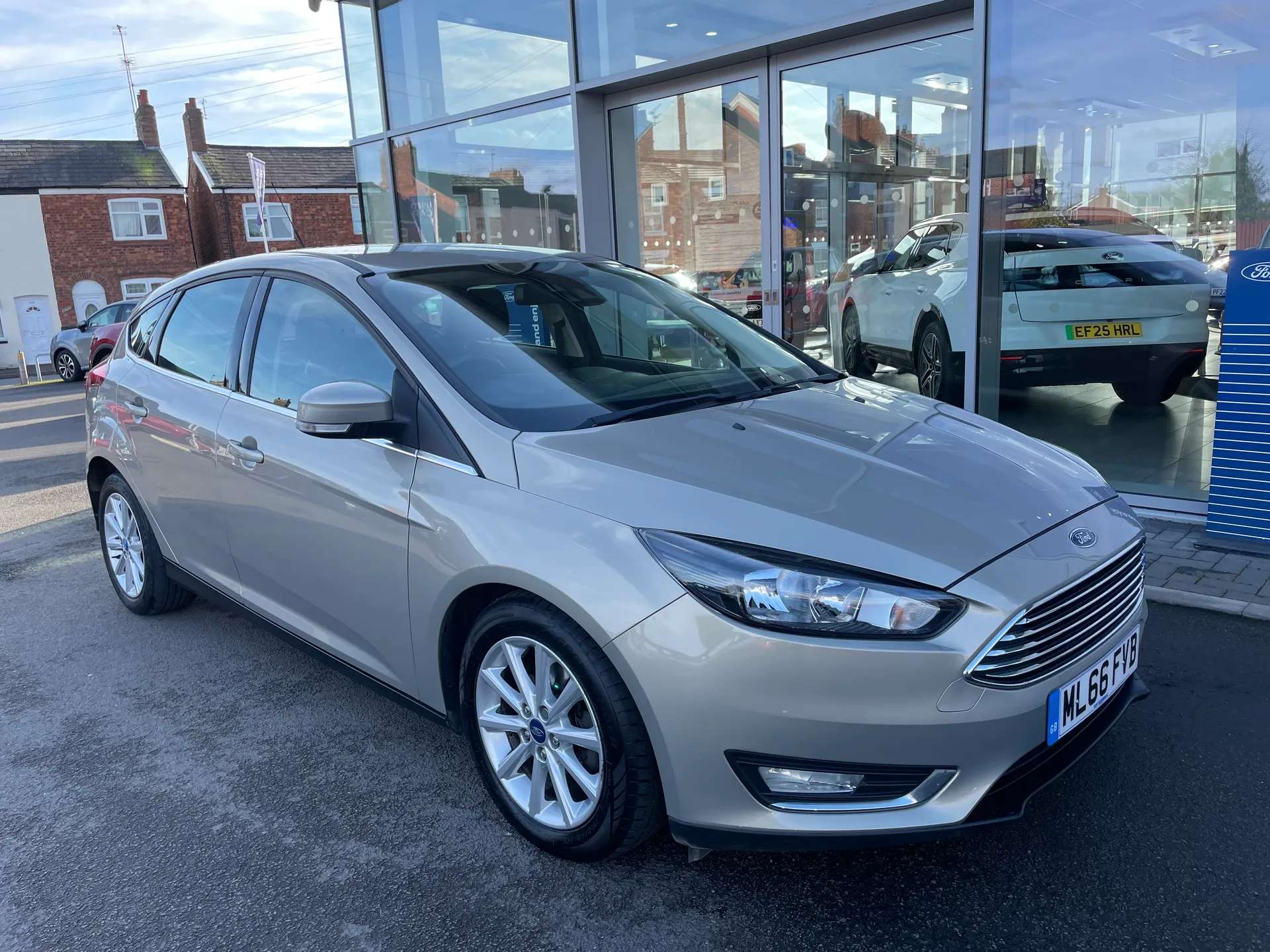 A 2016 FORD FOCUS 1.0 EcoBoost 125 Titanium Navigation 5dr A 2016 FORD FOCUS 1.0 EcoBoost 125 Titanium Navigation 5dr