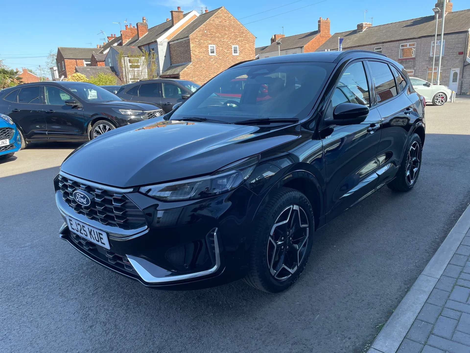 A 2025 FORD KUGA 2.5 FHEV ST-Line X 5dr 4WD CVT A 2025 FORD KUGA 2.5 FHEV ST-Line X 5dr 4WD CVT