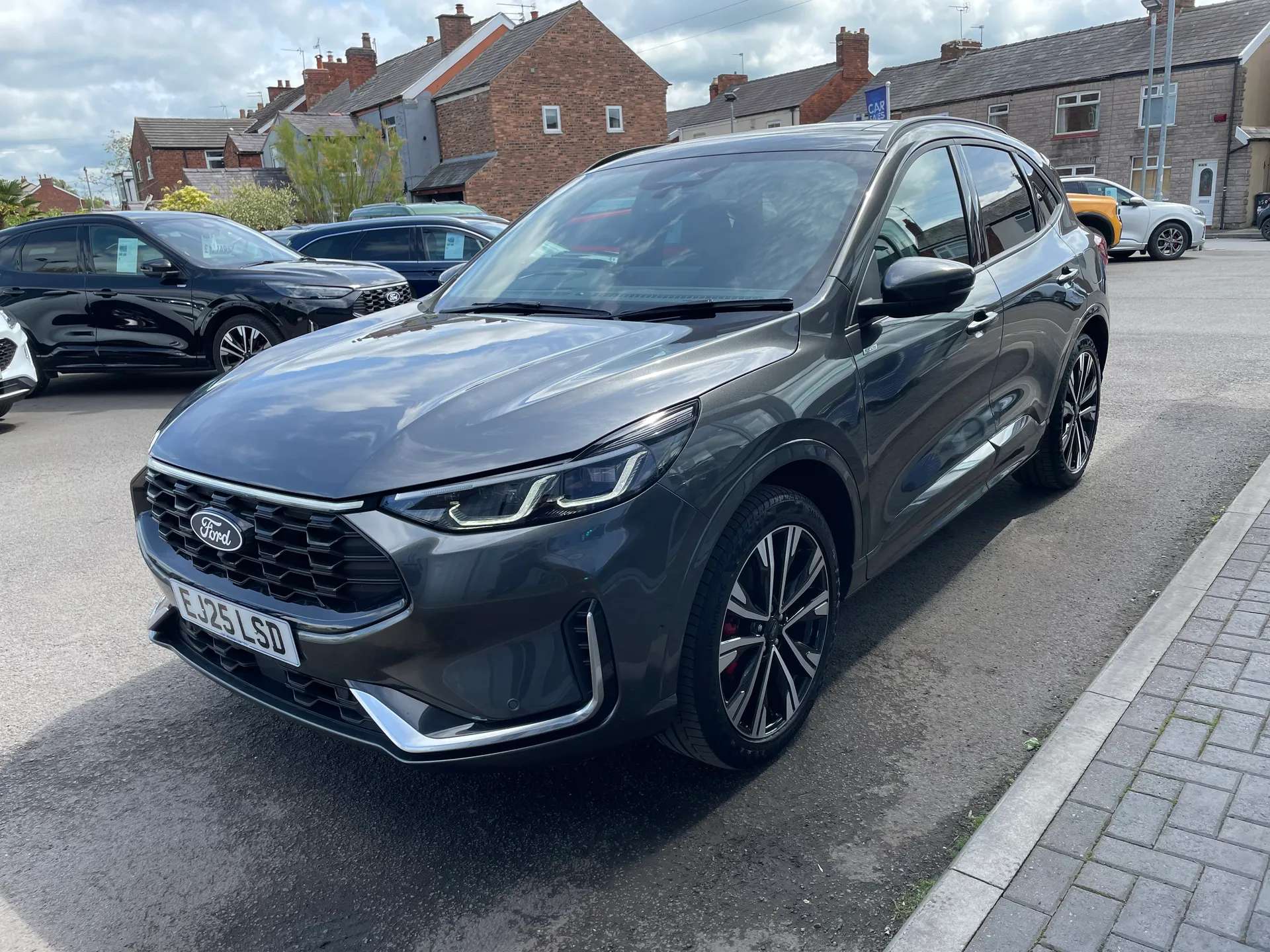 A 2025 FORD KUGA 2.5 FHEV ST-Line X 5dr 4WD CVT A 2025 FORD KUGA 2.5 FHEV ST-Line X 5dr 4WD CVT