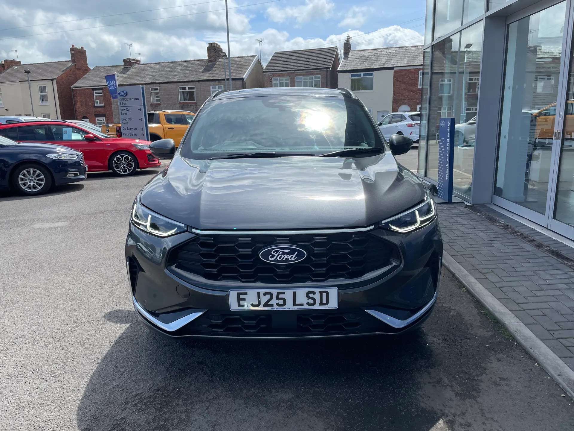 A 2025 FORD KUGA 2.5 FHEV ST-Line X 5dr 4WD CVT A 2025 FORD KUGA 2.5 FHEV ST-Line X 5dr 4WD CVT