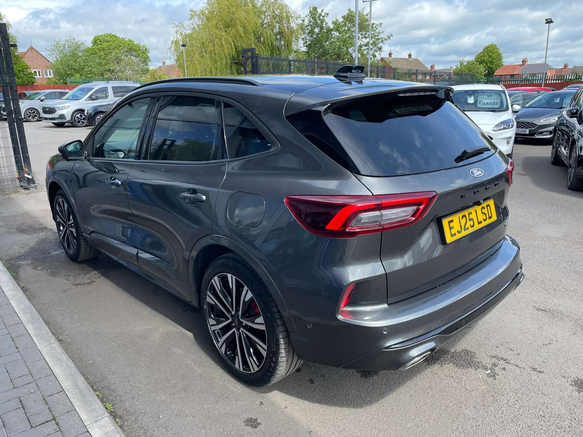 A 2025 FORD KUGA 2.5 FHEV ST-Line X 5dr 4WD CVT A 2025 FORD KUGA 2.5 FHEV ST-Line X 5dr 4WD CVT