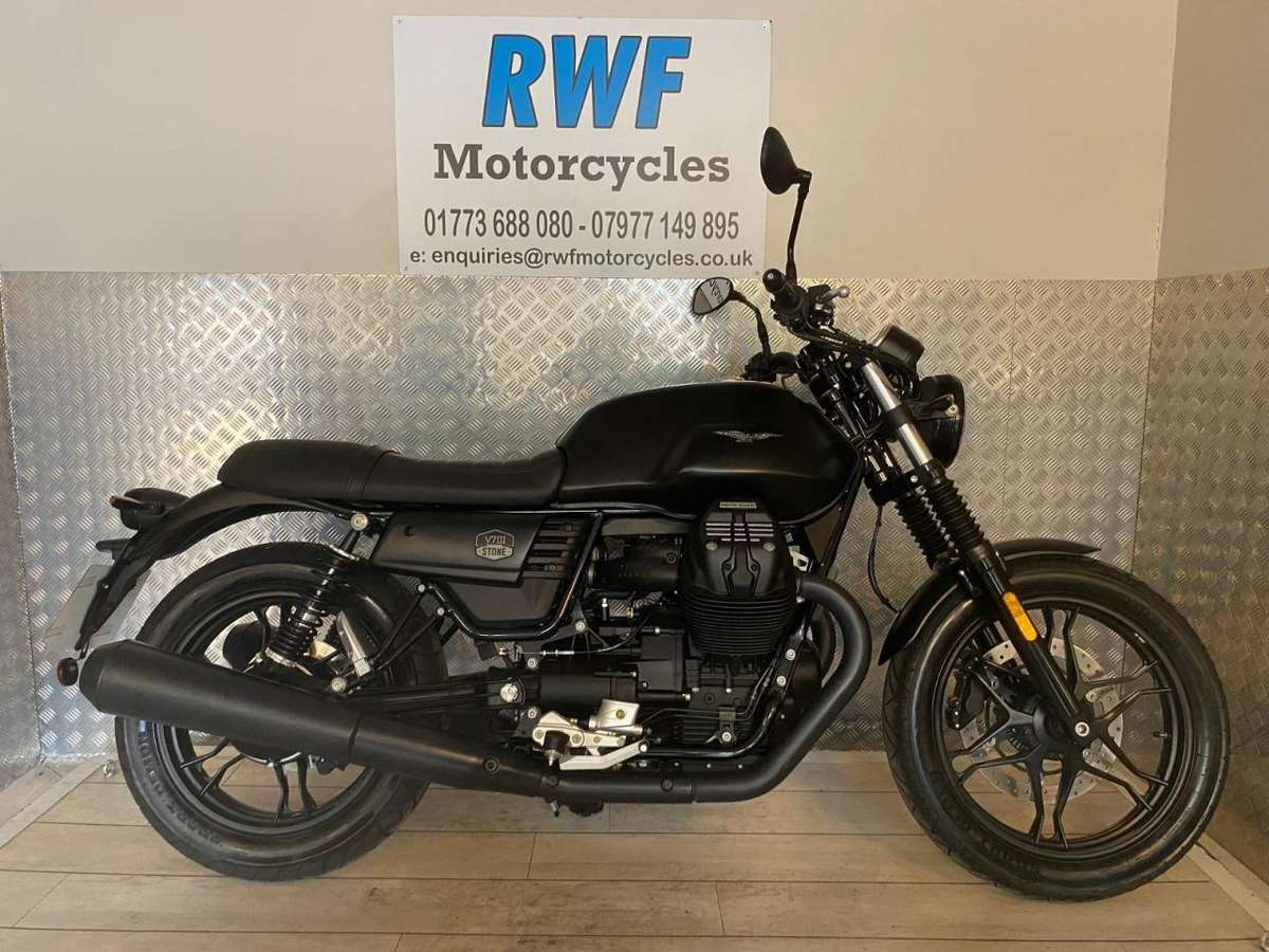 Check out this Moto Guzzi V7 2020 Petrol Manual