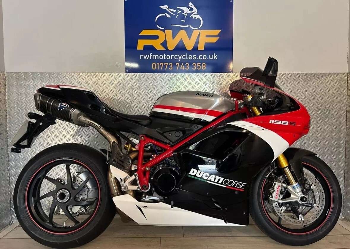 Check out this Ducati 1198 S 2010 Petrol Manual