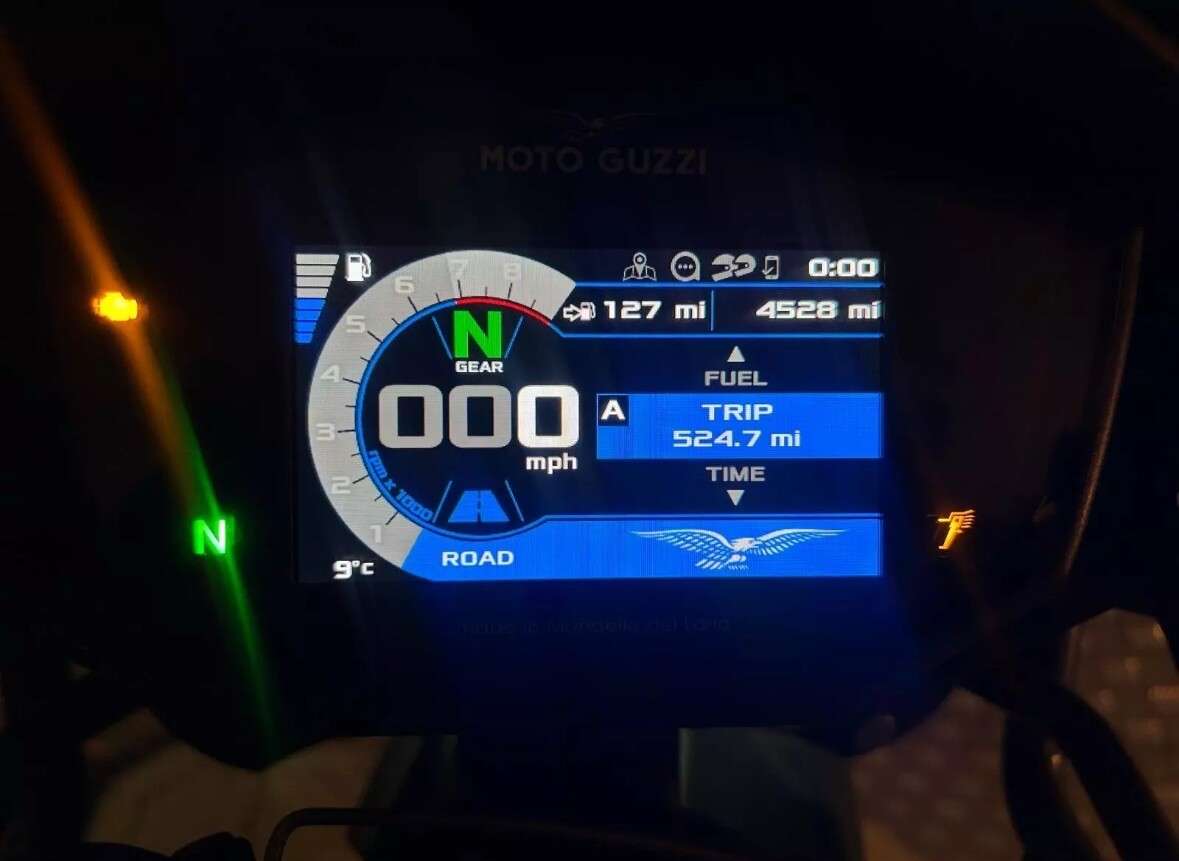 2021 MOTO GUZZI V85 2021 MOTO GUZZI V85