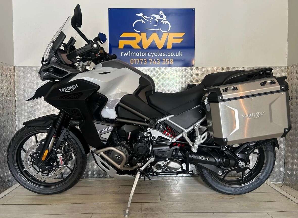 2025 TRIUMPH BIKE 2025 TRIUMPH BIKE