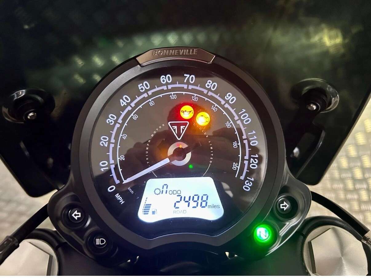 2024 TRIUMPH BOBBER 2024 TRIUMPH BOBBER