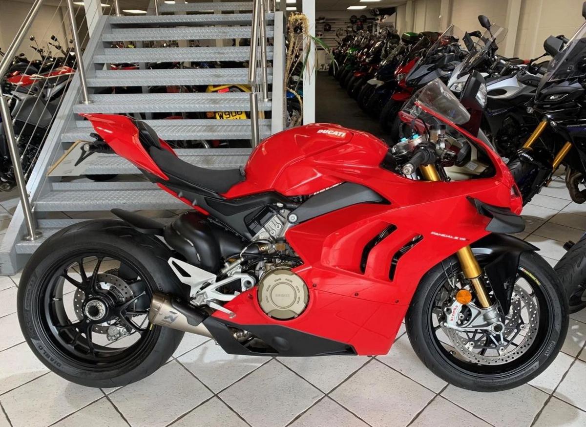 Check out this Ducati Panigale V4s 2019 Petrol Manual