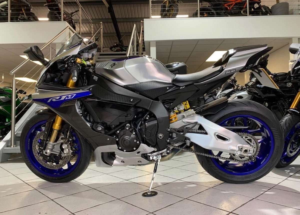 Check out this Yamaha R1m 2017 Petrol Manual